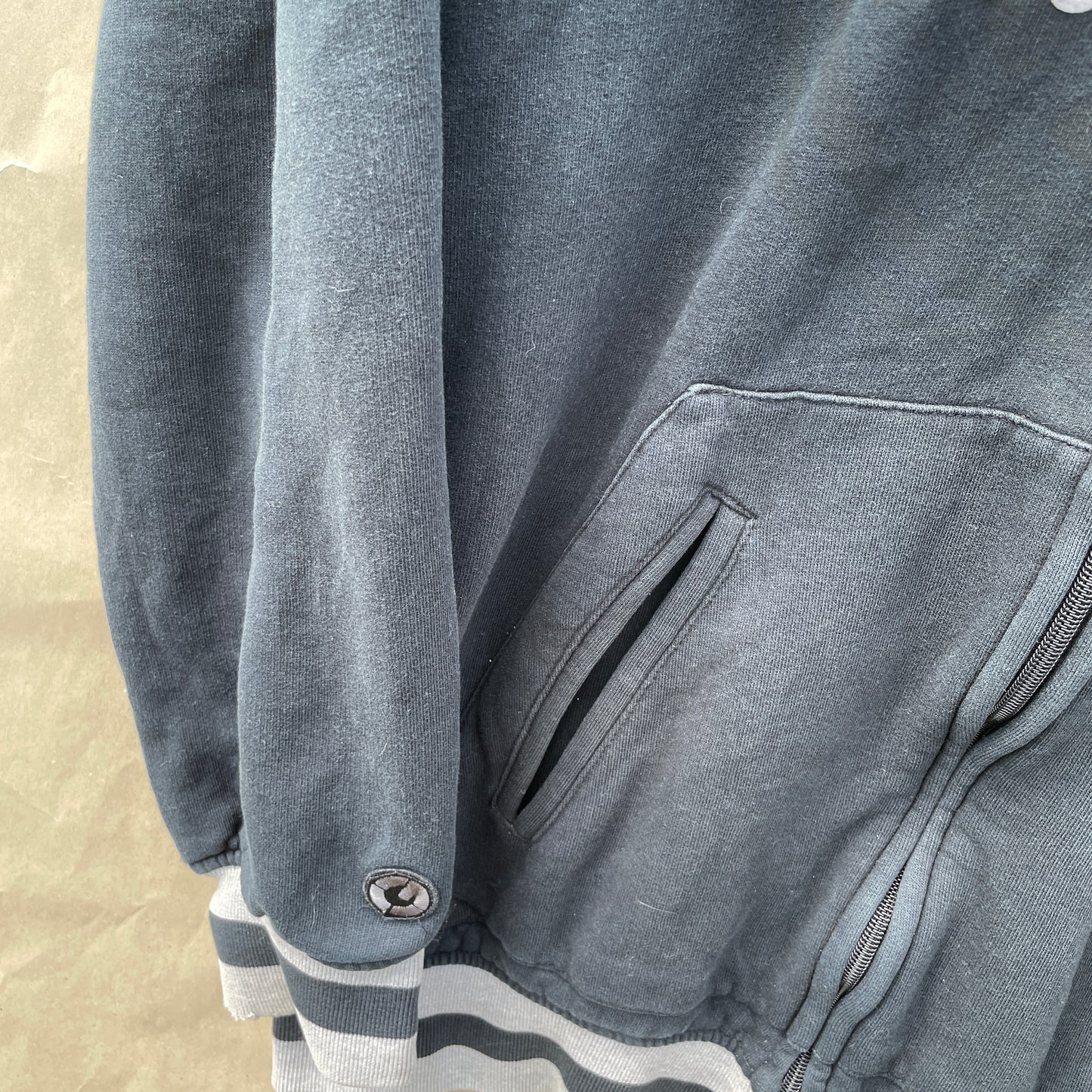 Sort G-Unit Zip Hoodie Med Broderet Logo Og College Detaljer