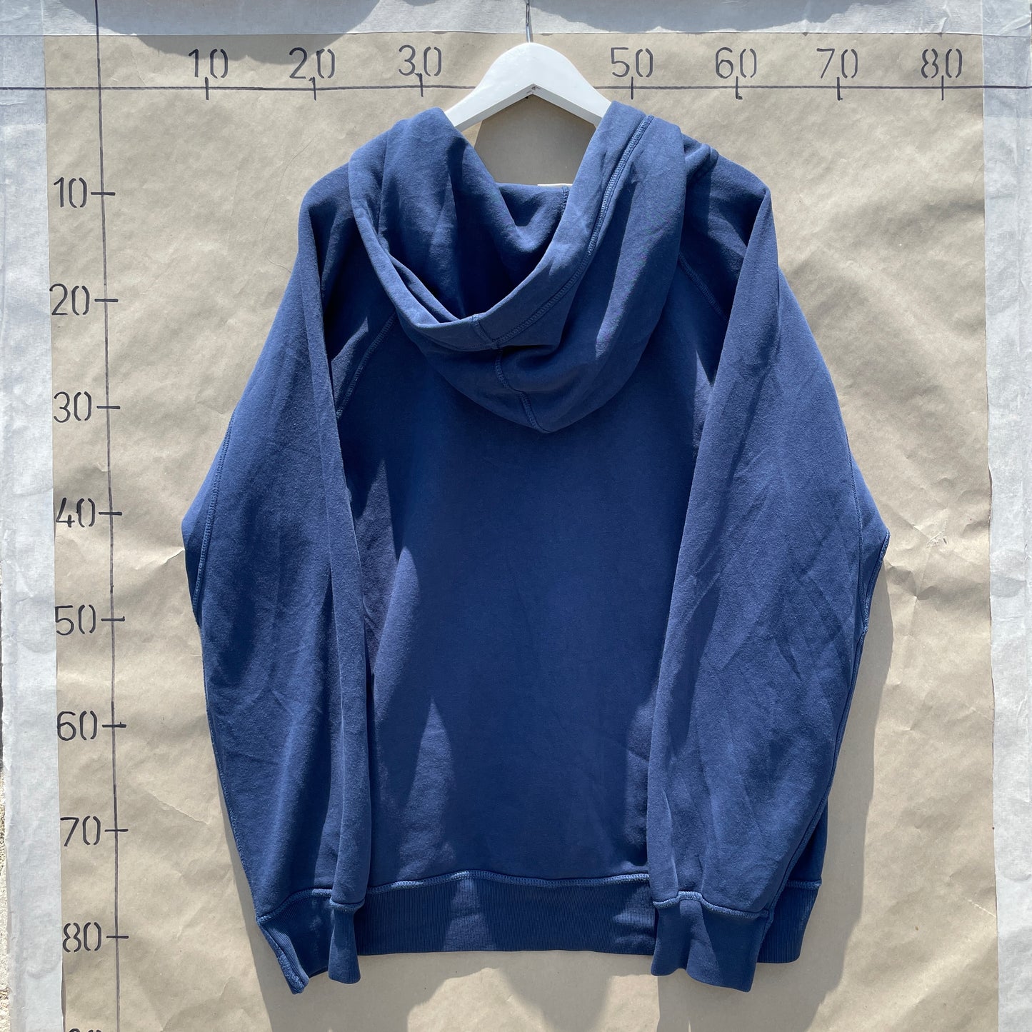 Marineblå Pine Point Hoodie Med Broderi – Vintage Stil