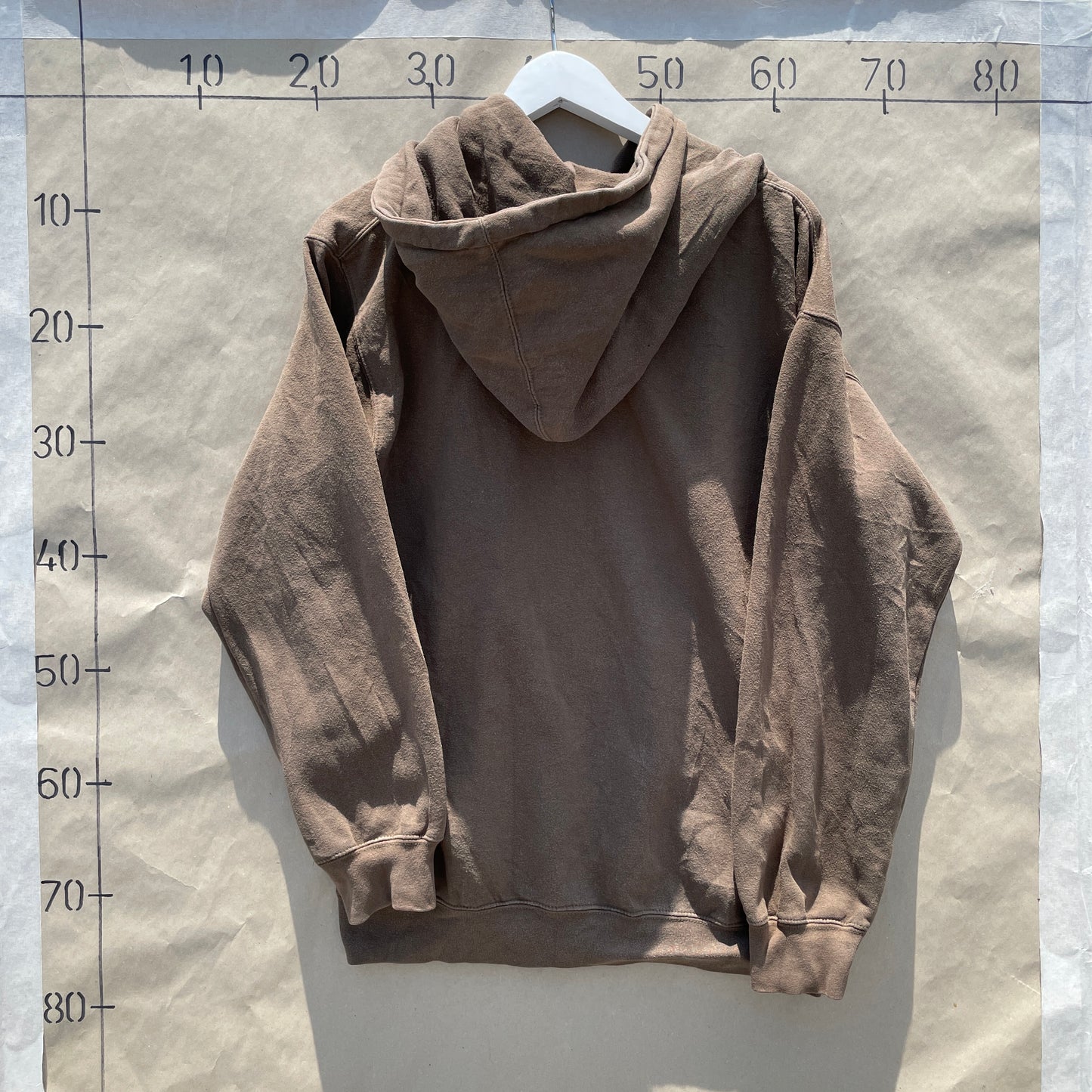 Brun Okoboji Iowa Crew Hoodie Med Print – Retro Collegestil
