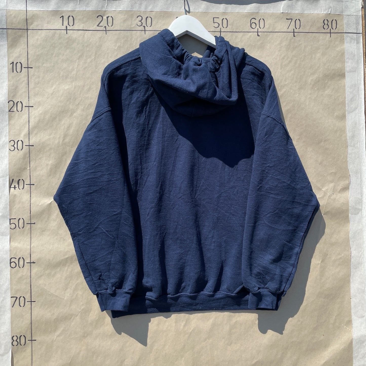Mørkeblå Vintage Hoodie Med War On The Shore Print