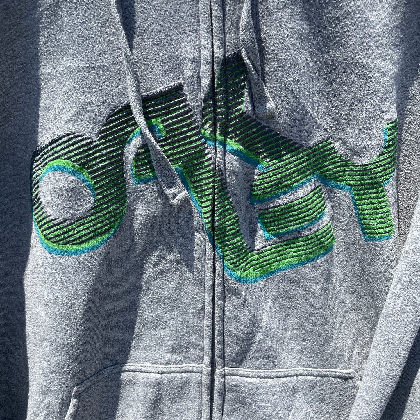 Grå Oakley Zip Hoodie Med Retro Print