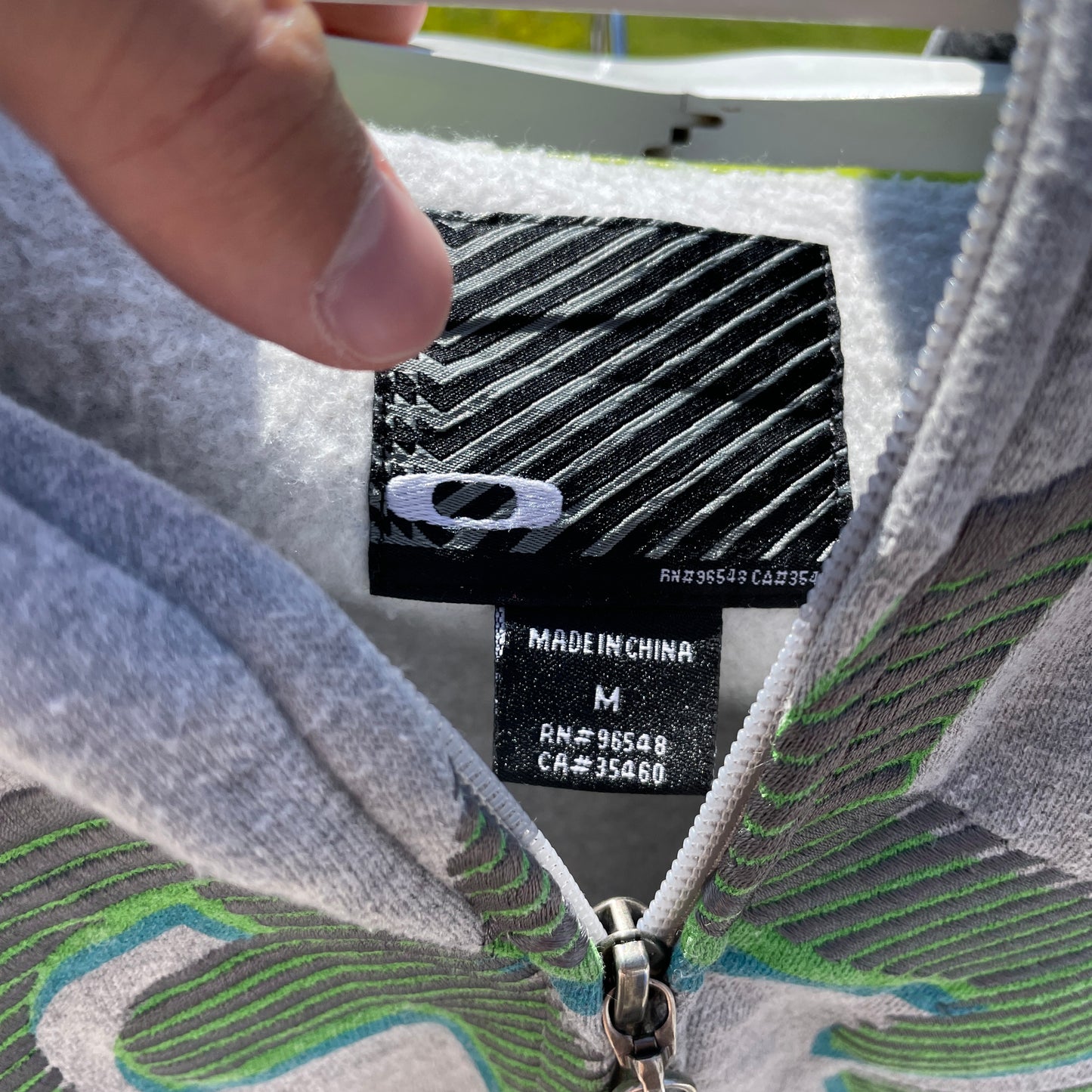 Grå Oakley Zip Hoodie Med Retro Print