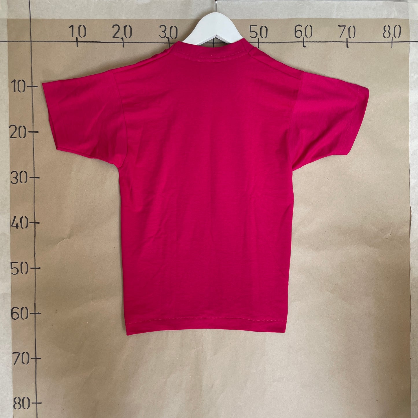 Pink Vintage T-Shirt Med Tegneserie Hund Og Kat – Sød Vintage Stil