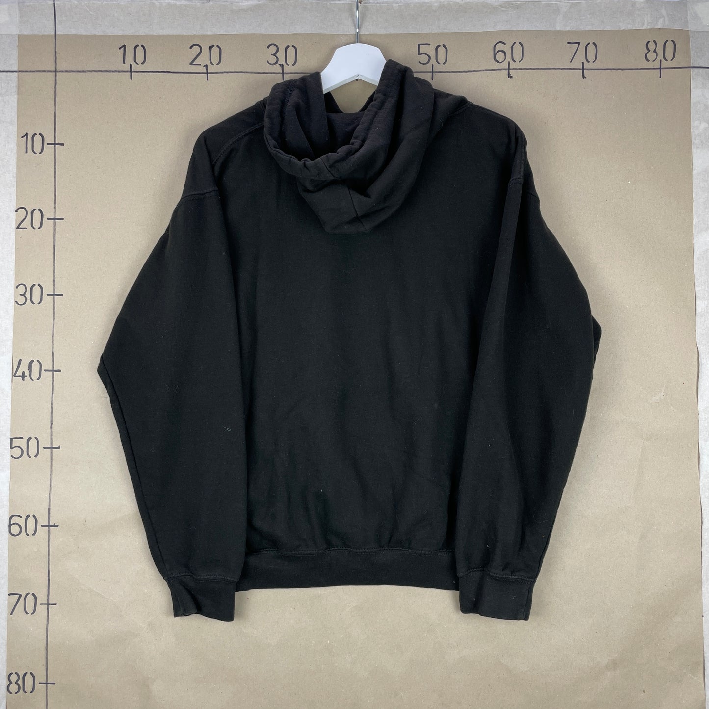 Sort Disco Jazz Hoodie – Minimalistisk Streetwear Statement