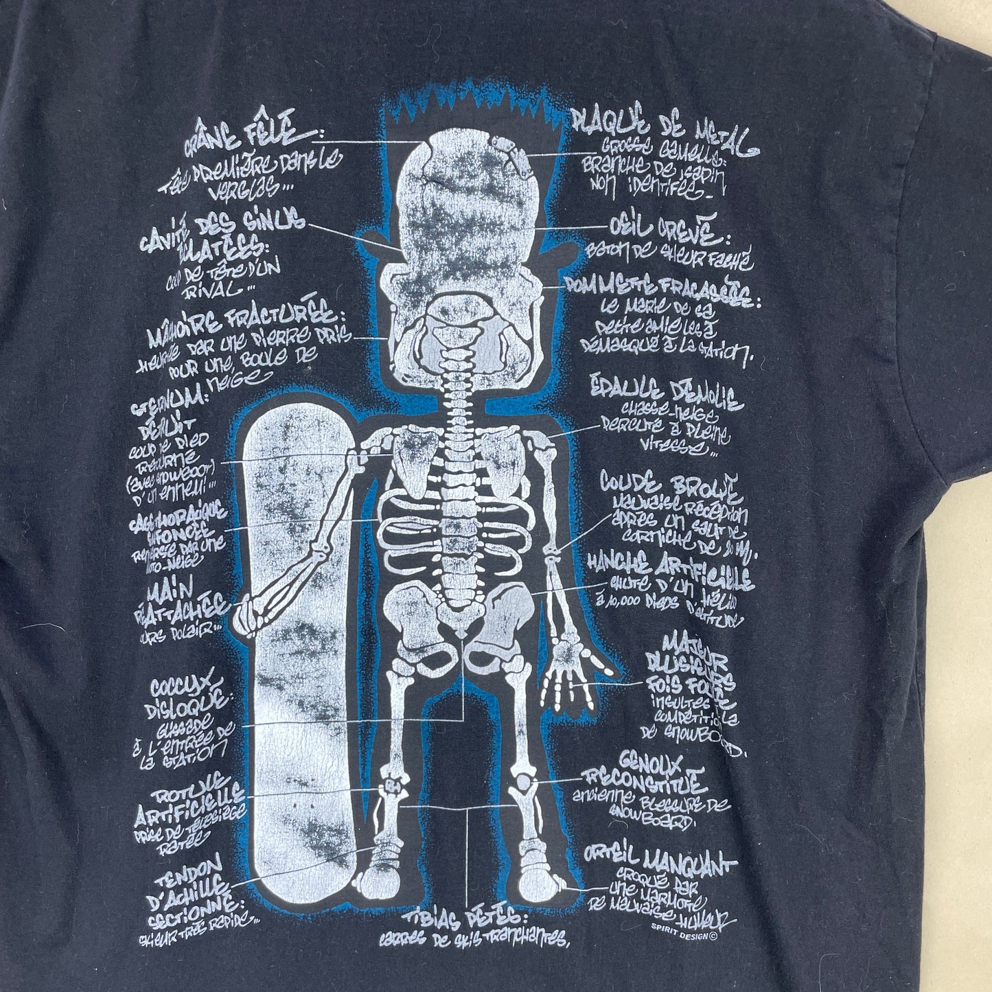 Sort Spirit Skeleton Snowboard T-Shirt – Hardcore Snowboarder Grafik