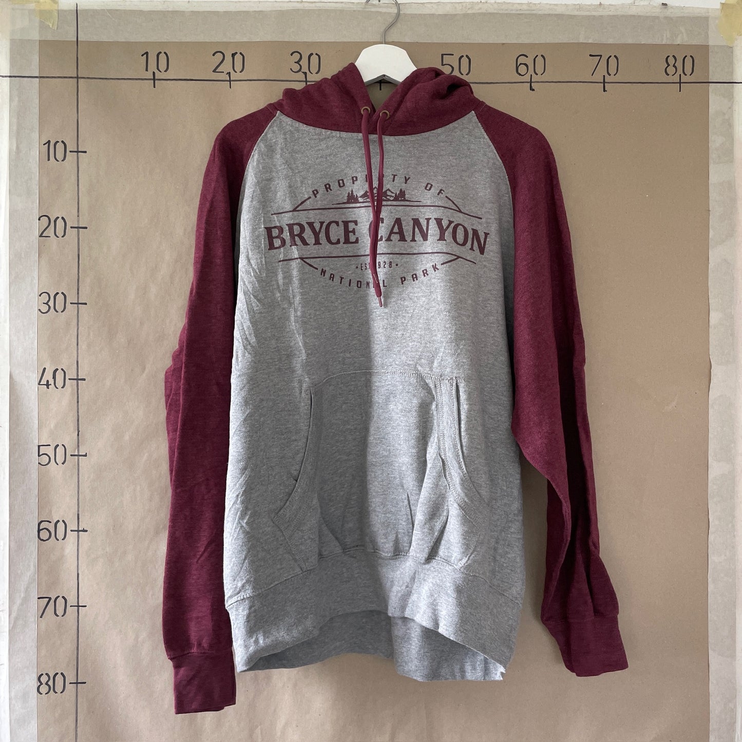 Grå & Bordeaux Rød Vintage Hoodie