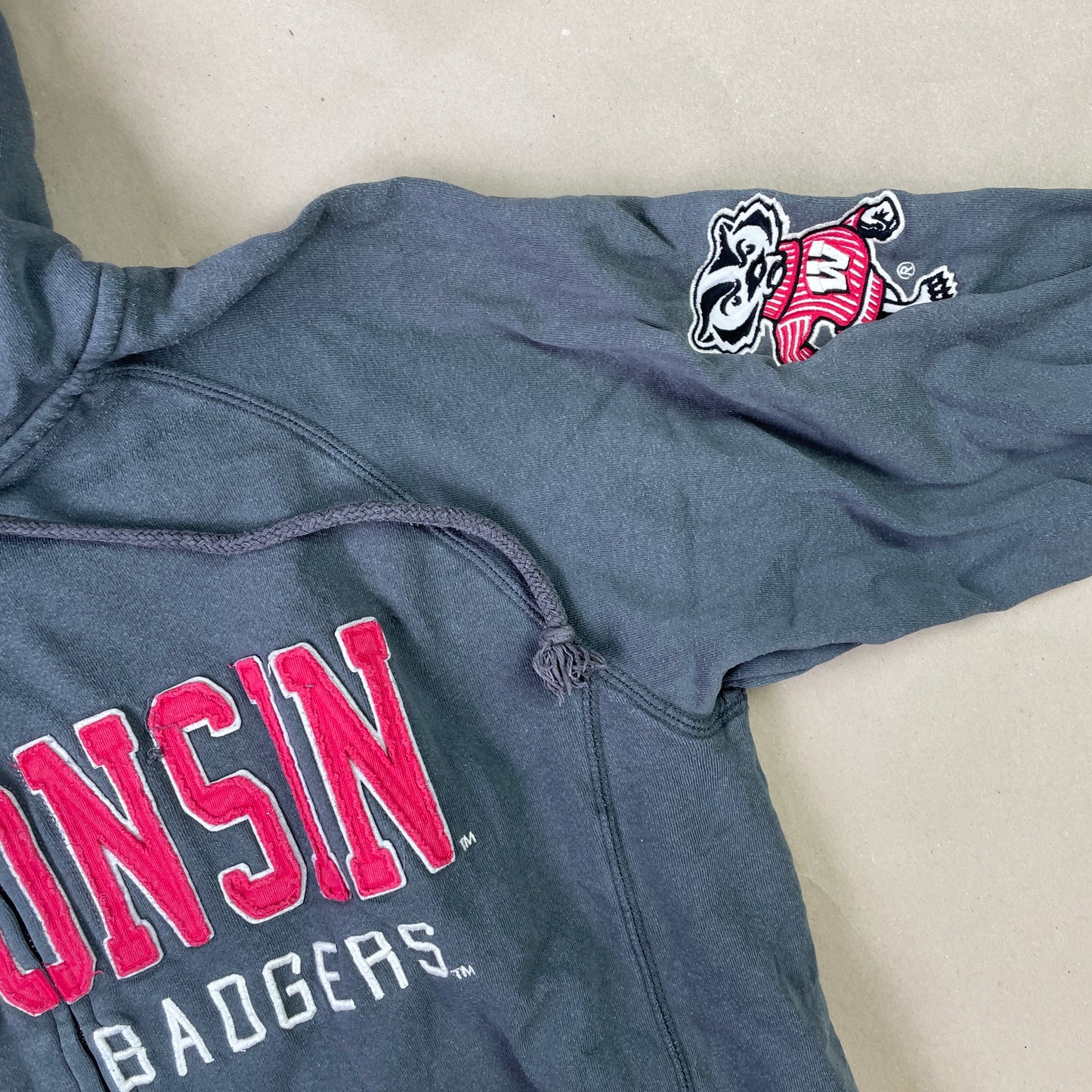 Grå Vintage Wisconsin Badgers Hoodie