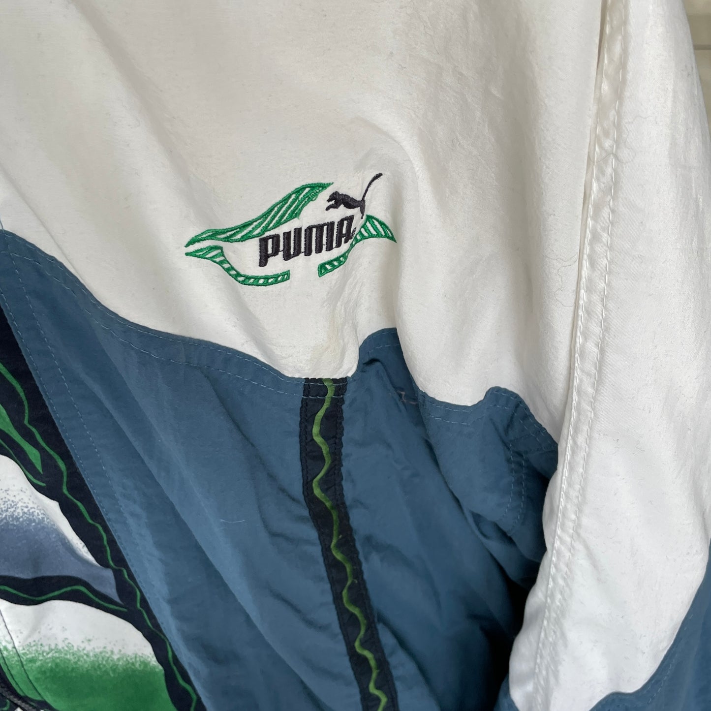 Hvid Og Blå Vintage Puma Track Jacket Med Grønne Detaljer