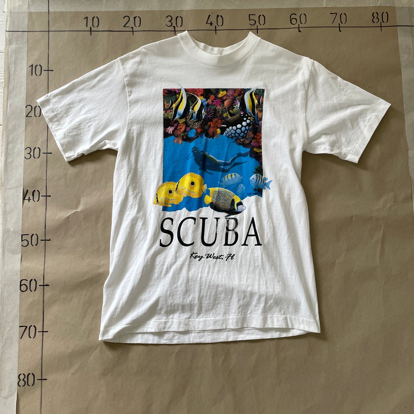 Scuba Key West T-Shirt Med Farverigt Dykkerprint