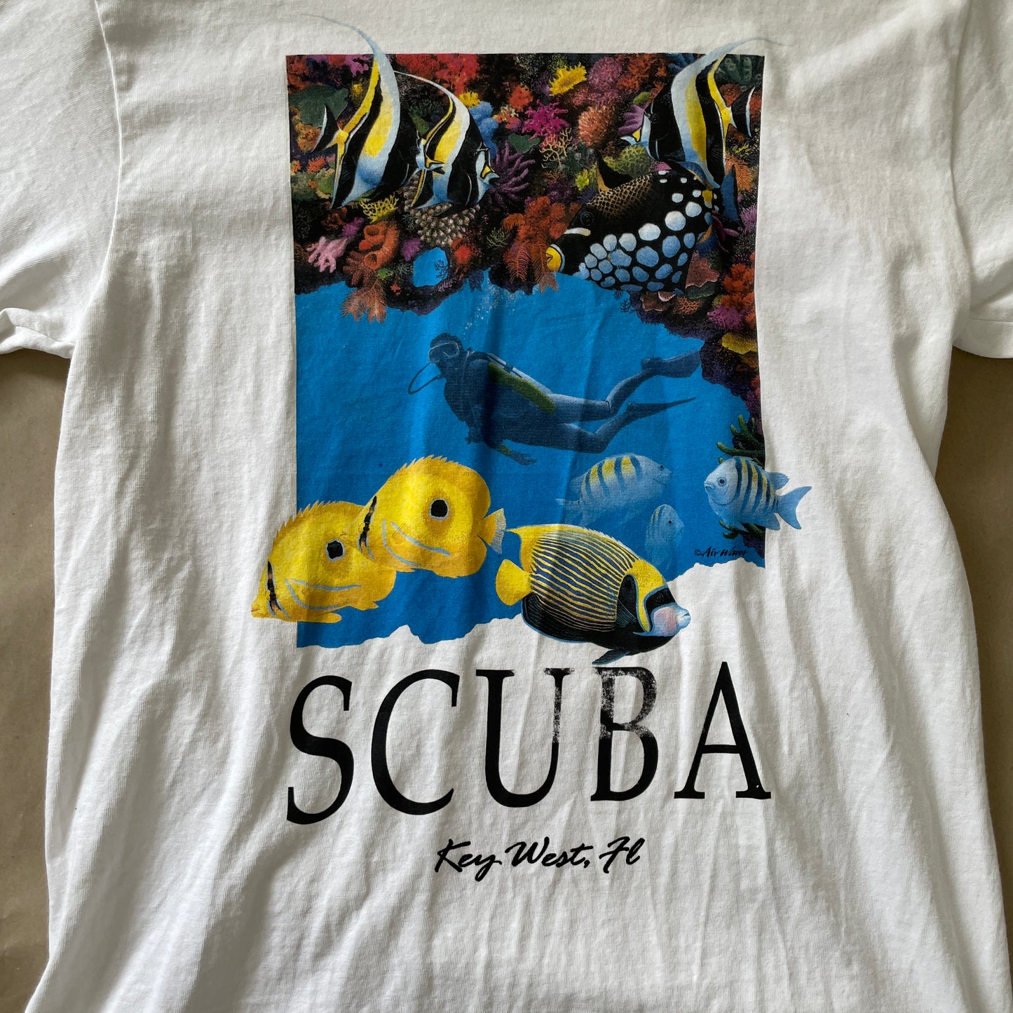 Scuba Key West T-Shirt Med Farverigt Dykkerprint