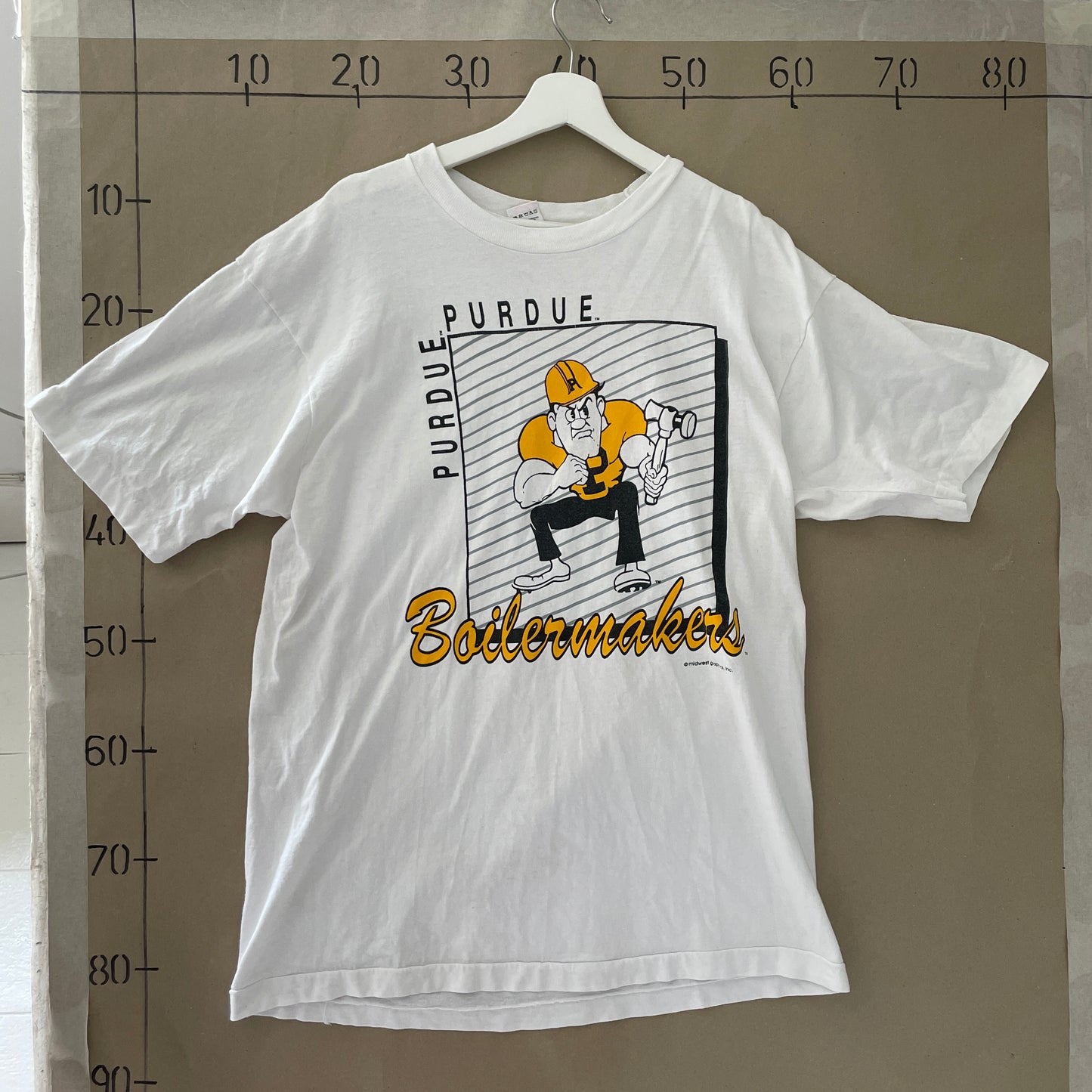 Vintage Hvid Purdue Boilermakers T-Shirt Med Tegneserieprint