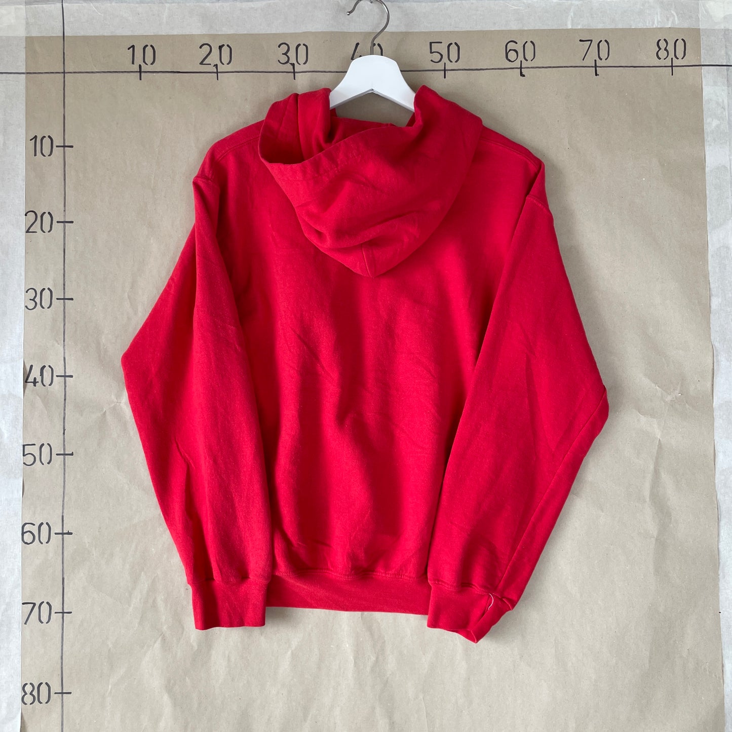 Rød Vintage Hoodie Med SCMS Print Og Krydslogo