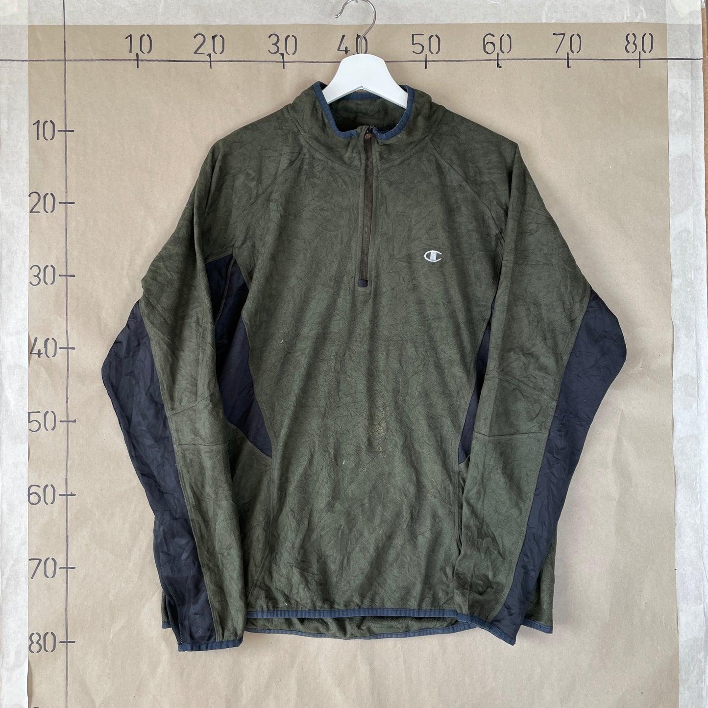 Armygrøn Champion Fleece Zip – Sporty Outdoor Look