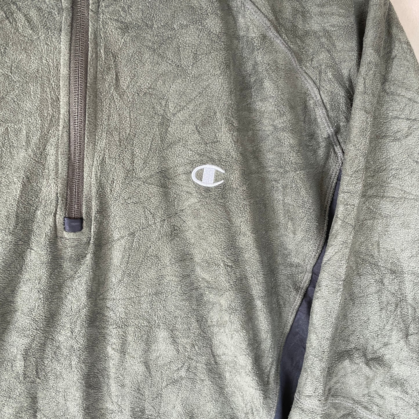 Armygrøn Champion Fleece Zip – Sporty Outdoor Look