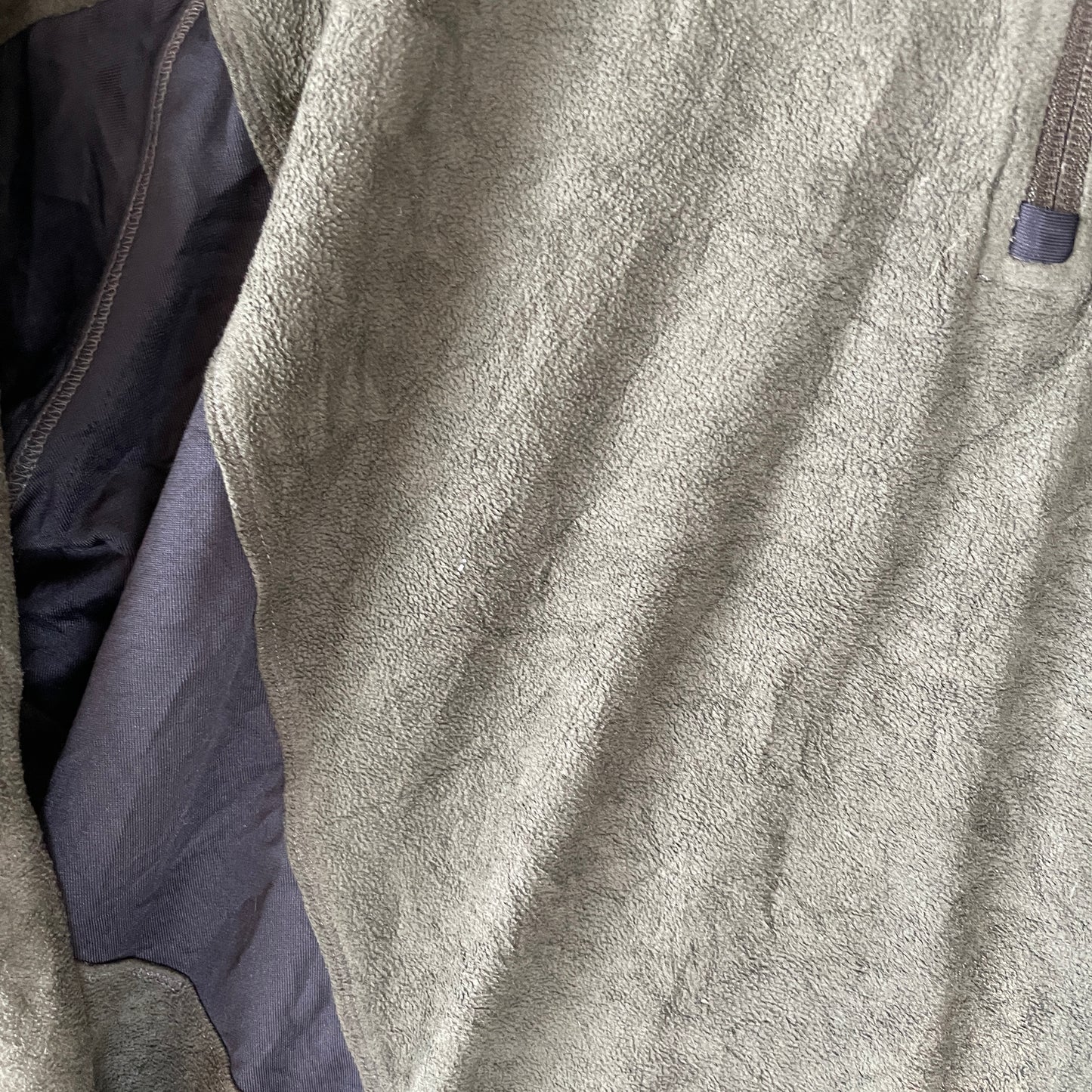 Armygrøn Champion Fleece Zip – Sporty Outdoor Look
