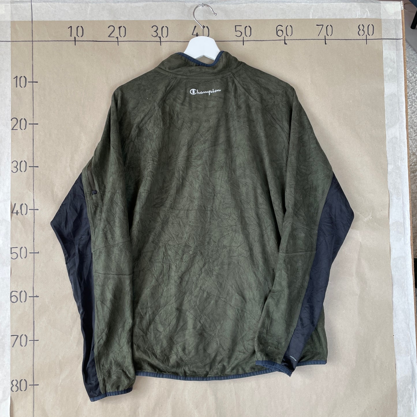 Armygrøn Champion Fleece Zip – Sporty Outdoor Look