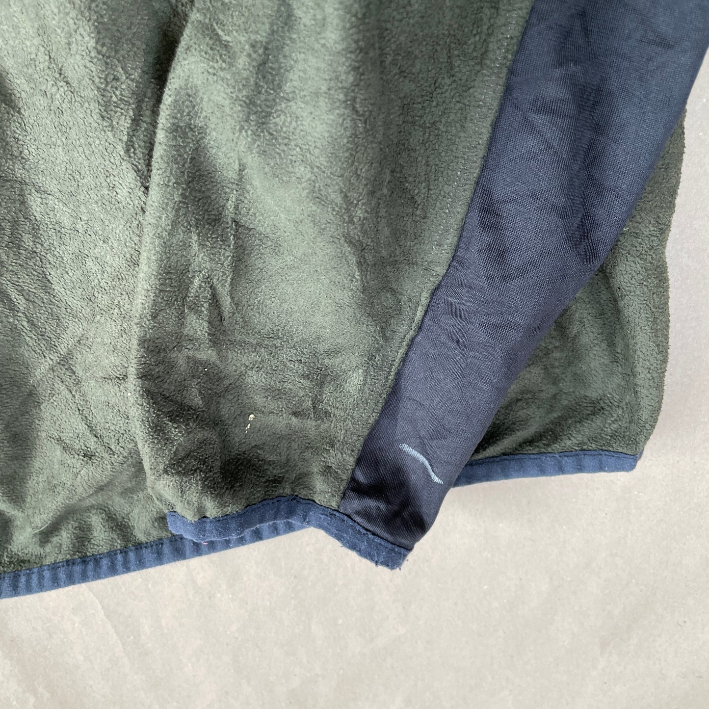 Armygrøn Champion Fleece Zip – Sporty Outdoor Look