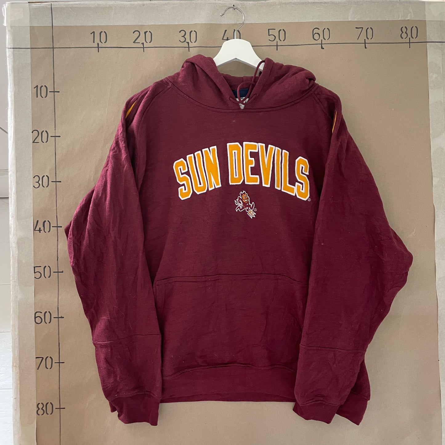 Bordeaux Vintage Sun Devils Hoodie Med Gul Stribedetalje
