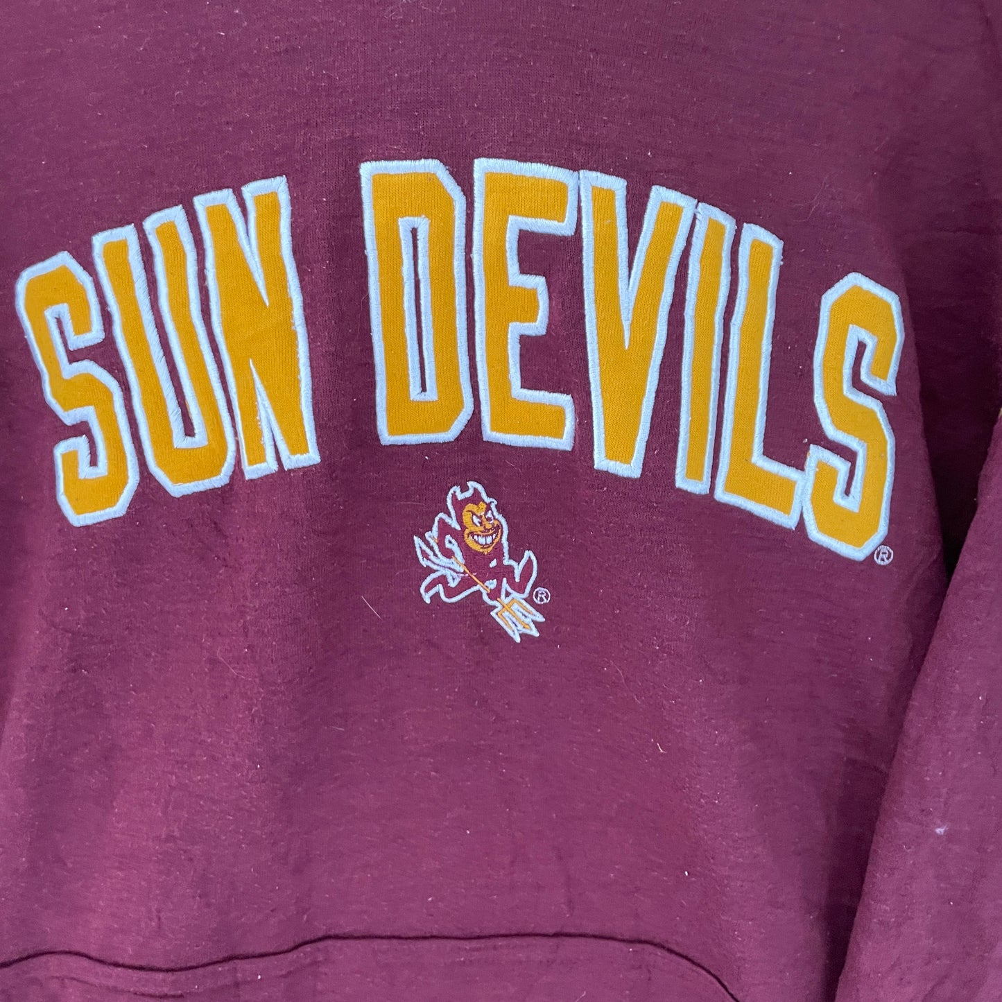 Bordeaux Vintage Sun Devils Hoodie Med Gul Stribedetalje
