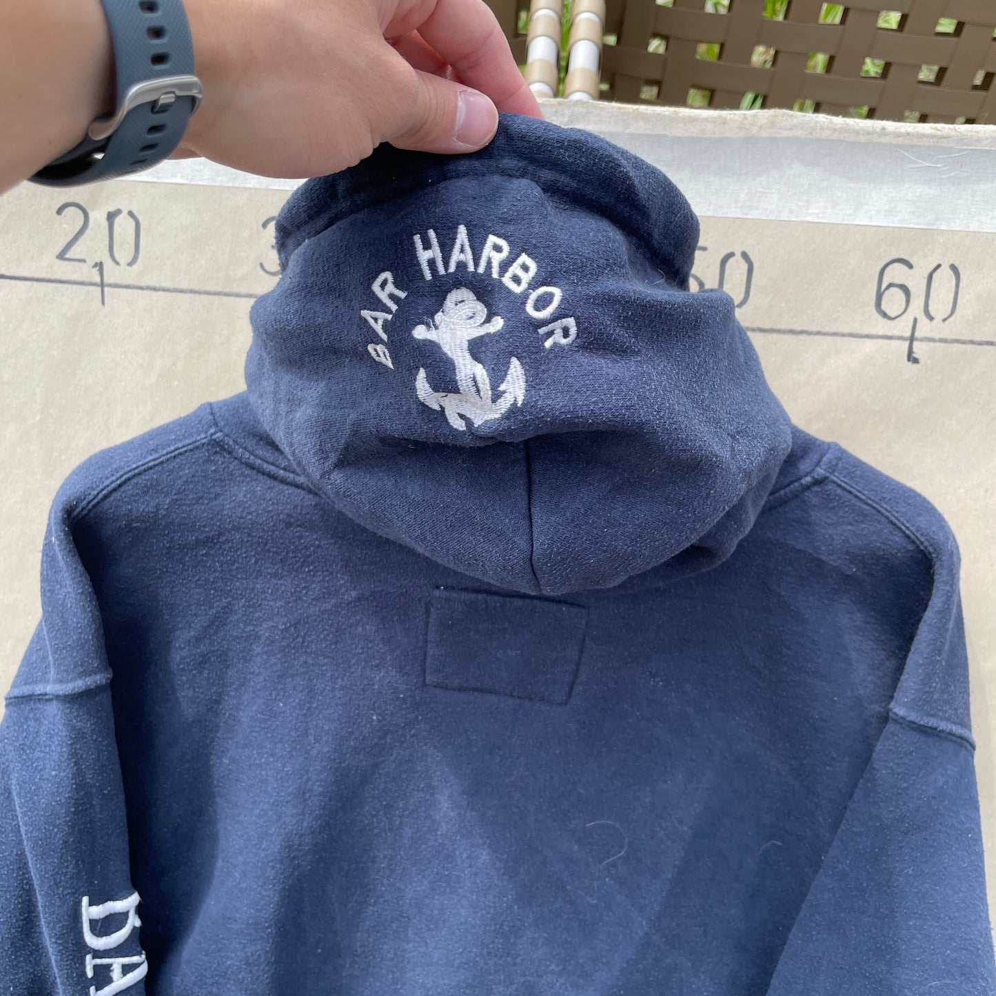 Mørkeblå Bar Harbor Hoodie Med Ankerbroderi Og Stribet Hættefor