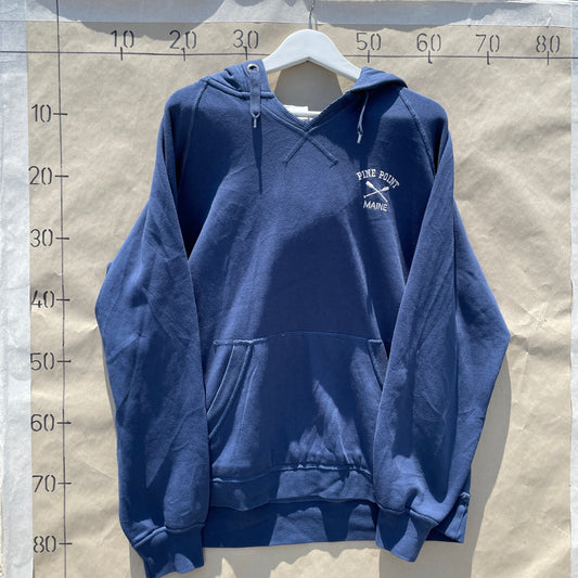 Marineblå Pine Point Hoodie Med Broderi – Vintage Stil
