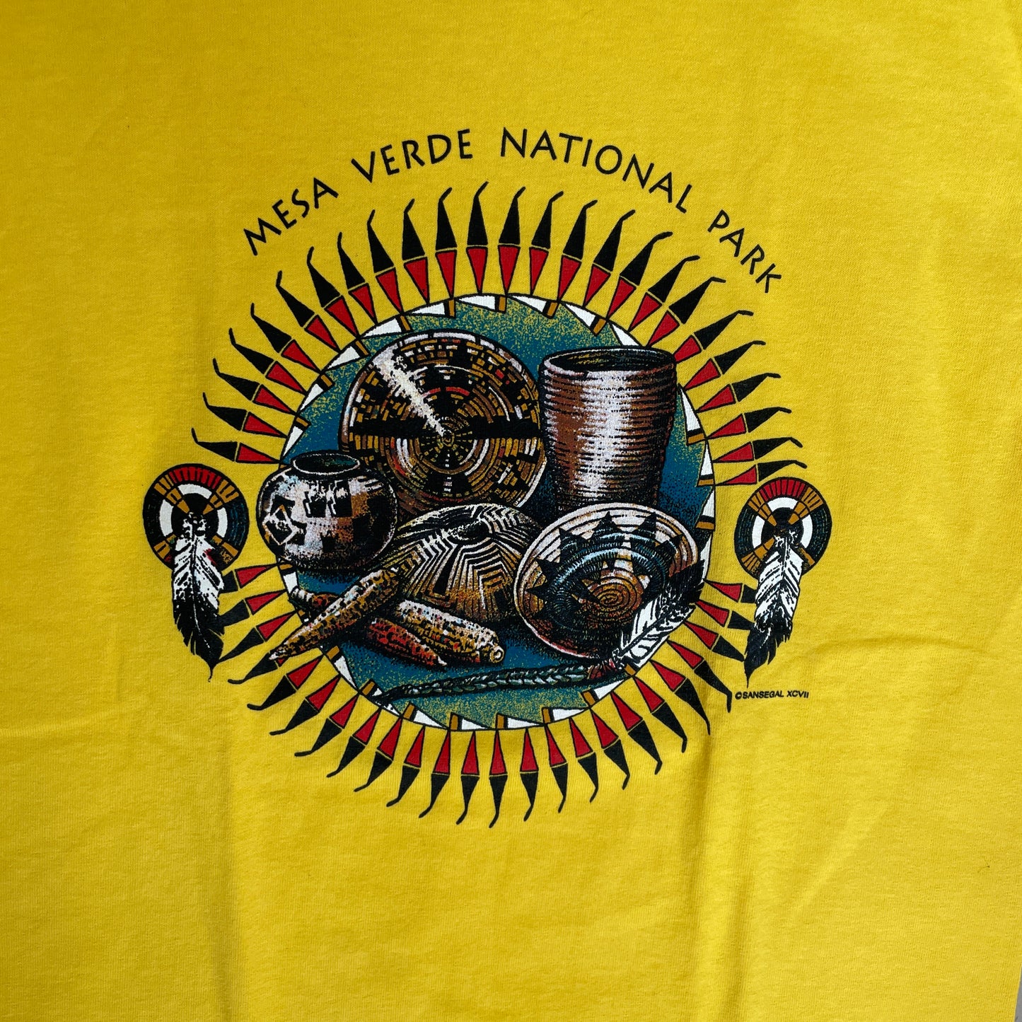 Gul Mesa Verde National Park T-Shirt Med Solcirkel Grafik