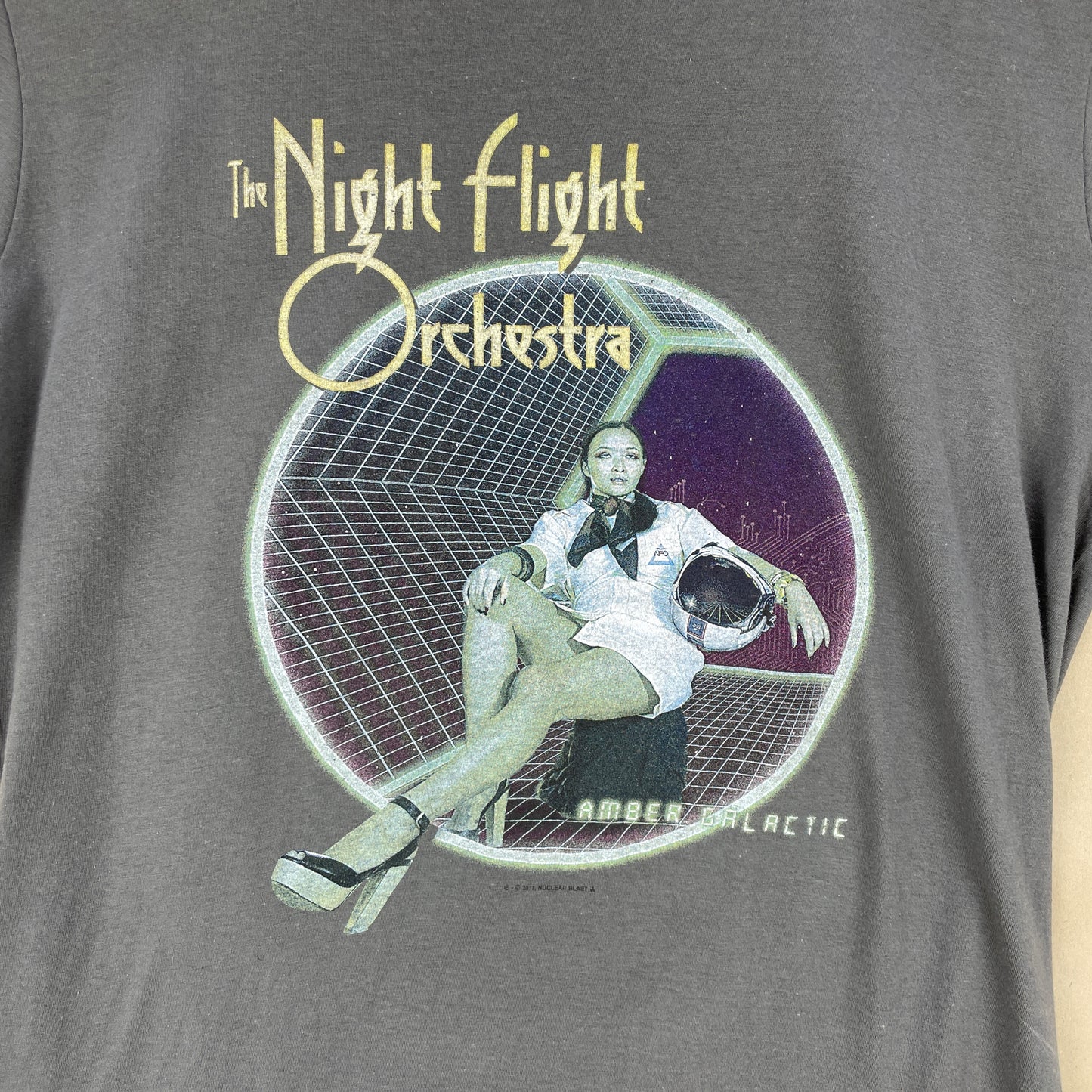 Vintage Grå Band T-Shirt Fra The Night Flight Orchestra – Amber Galactic Grafik