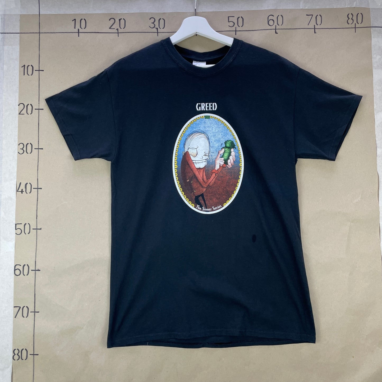 Sort Amager Bryghus T-Shirt Med Greed Grafik Fra The Sinner Series