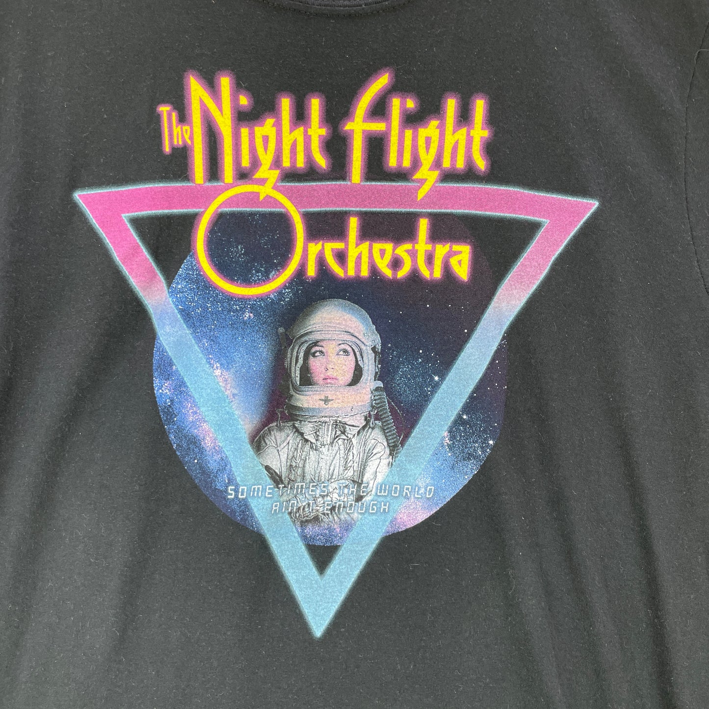 Sort Band T-Shirt Fra The Night Flight Orchestra Med Rumtema Og Tourdatoer