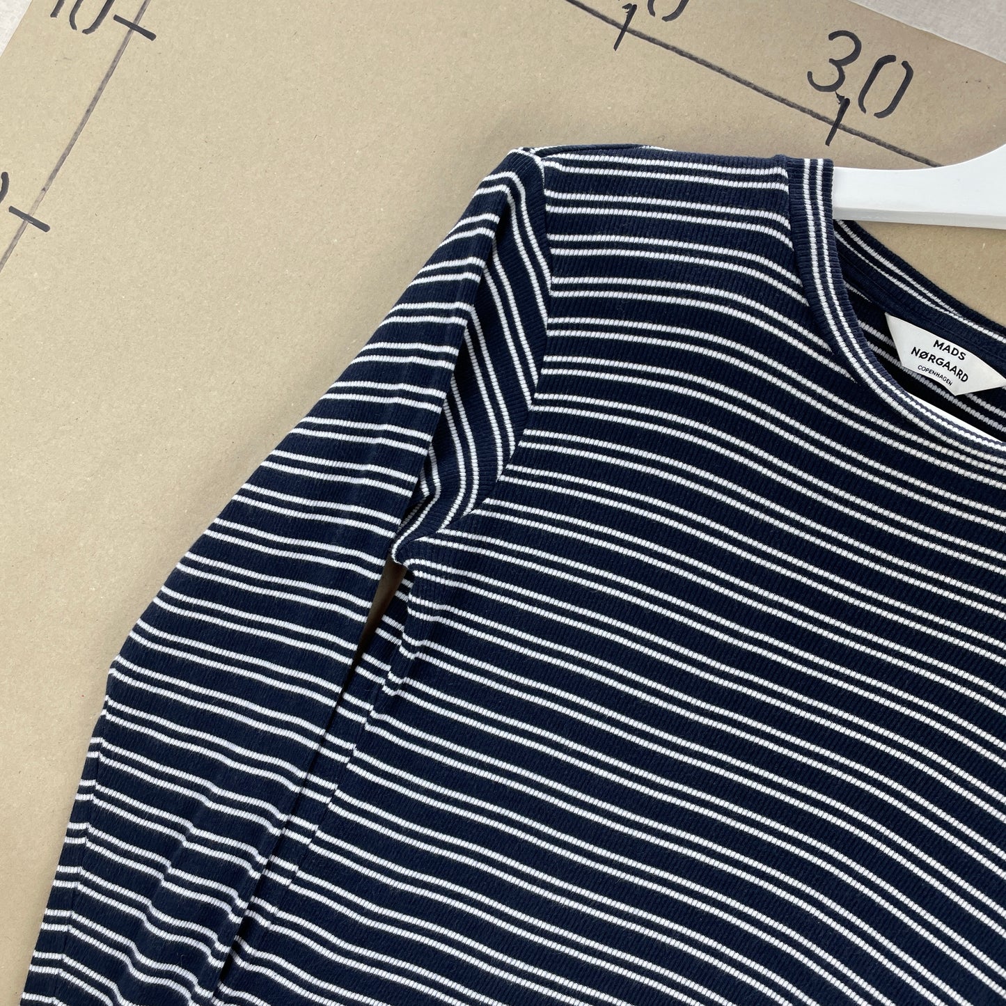 Mads Nørgaard Navy Og Hvidstribet Langærmet T-Shirt I 100% Økologisk Bomuld