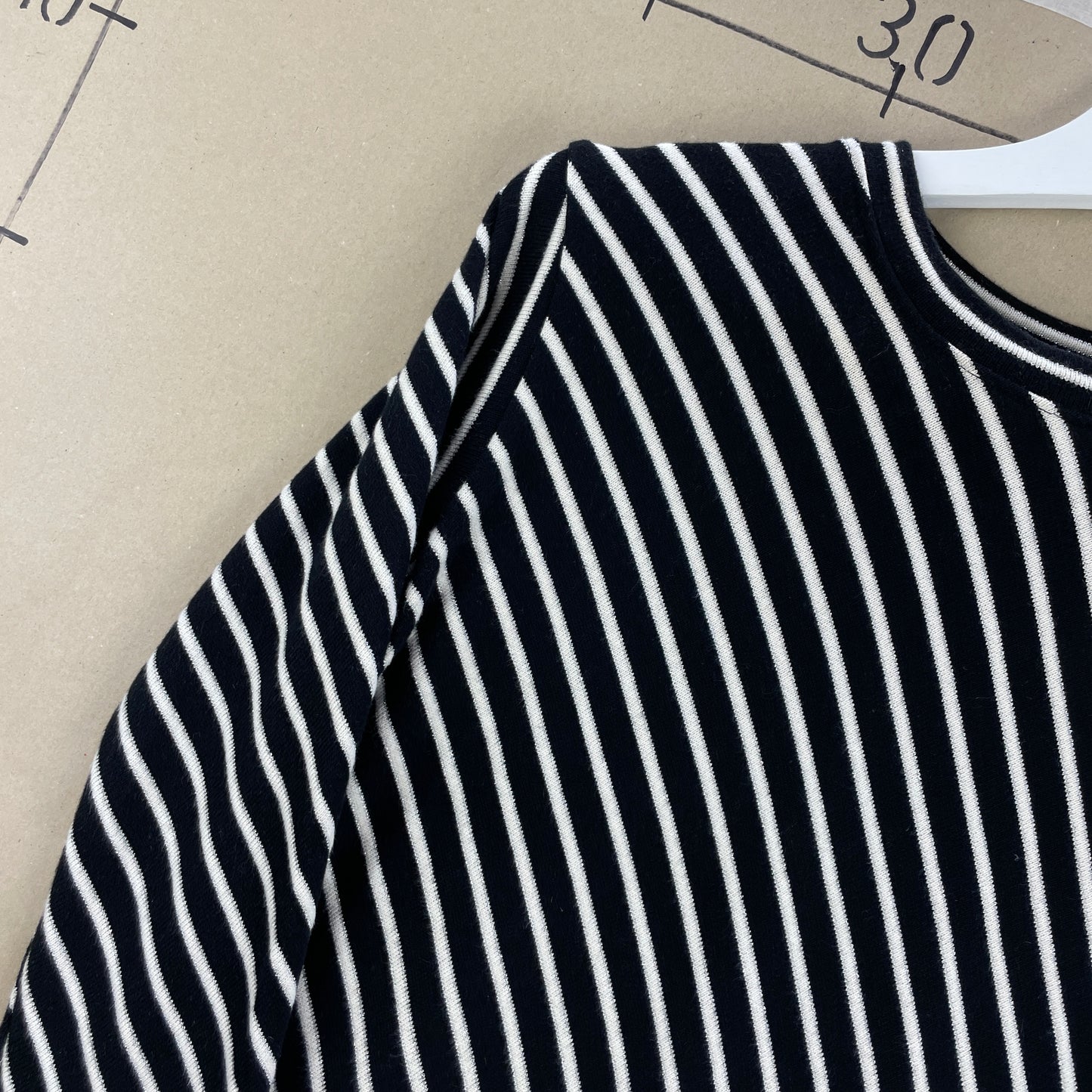 Sort Og Hvidstribet Mads Nørgaard Diagonal Langærmet Trøje I Økologisk Bomuld