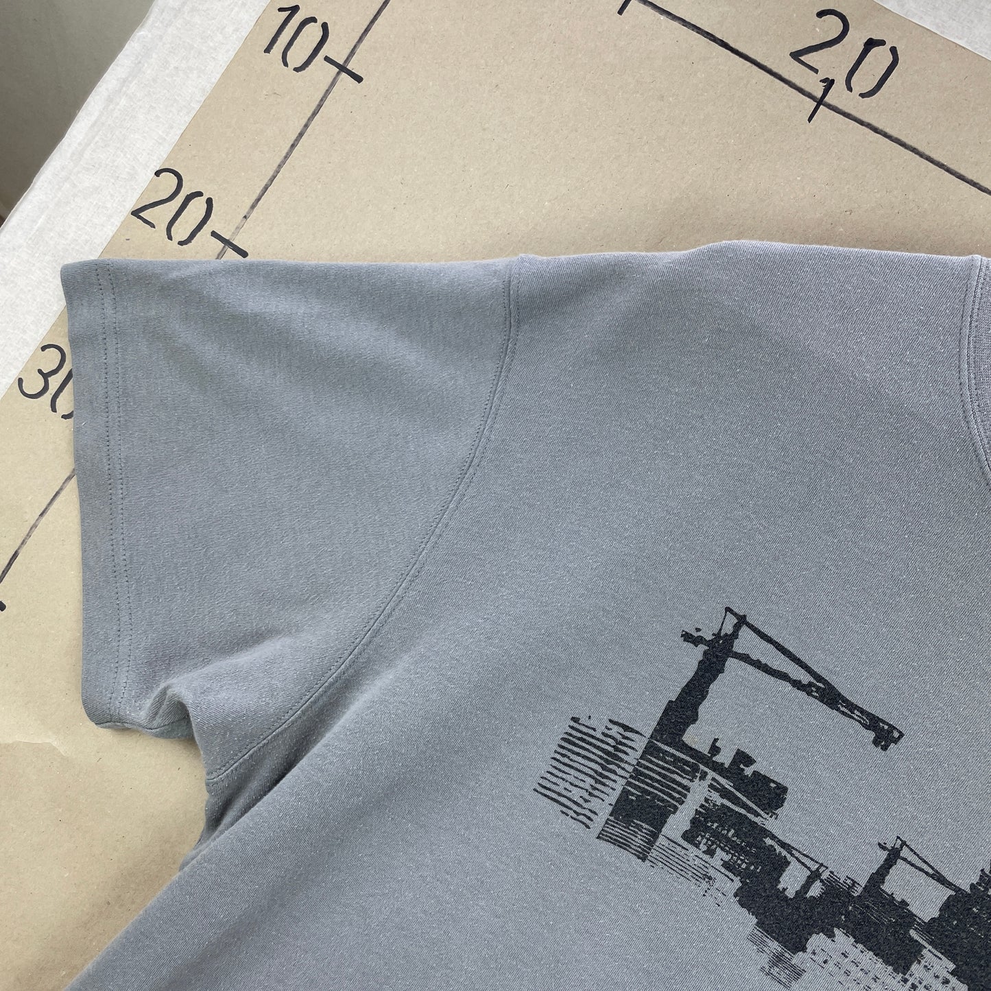 Grå Vintage Timberland Pro Series T-Shirt Med By-Silhuet Print Fra 2000’Erne