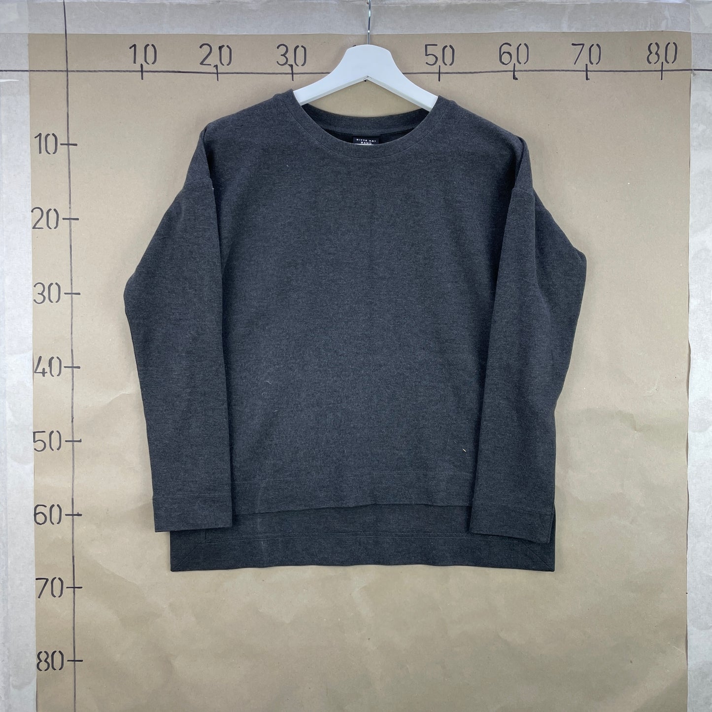 Grå Bitte Kai Rand Sweatshirt I Minimalistisk Design