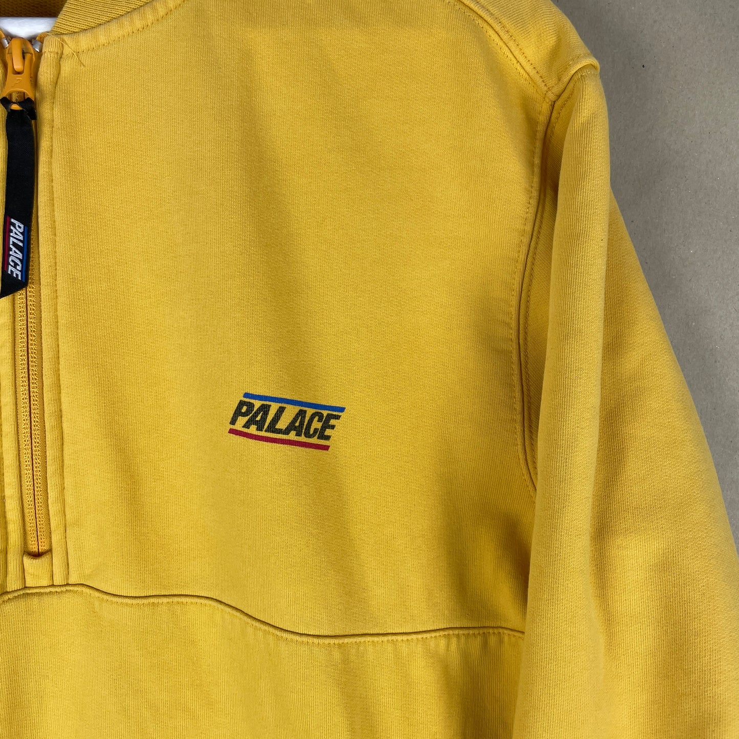 Palace Gul Half Zip Sweatshirt Streetwear Stil
