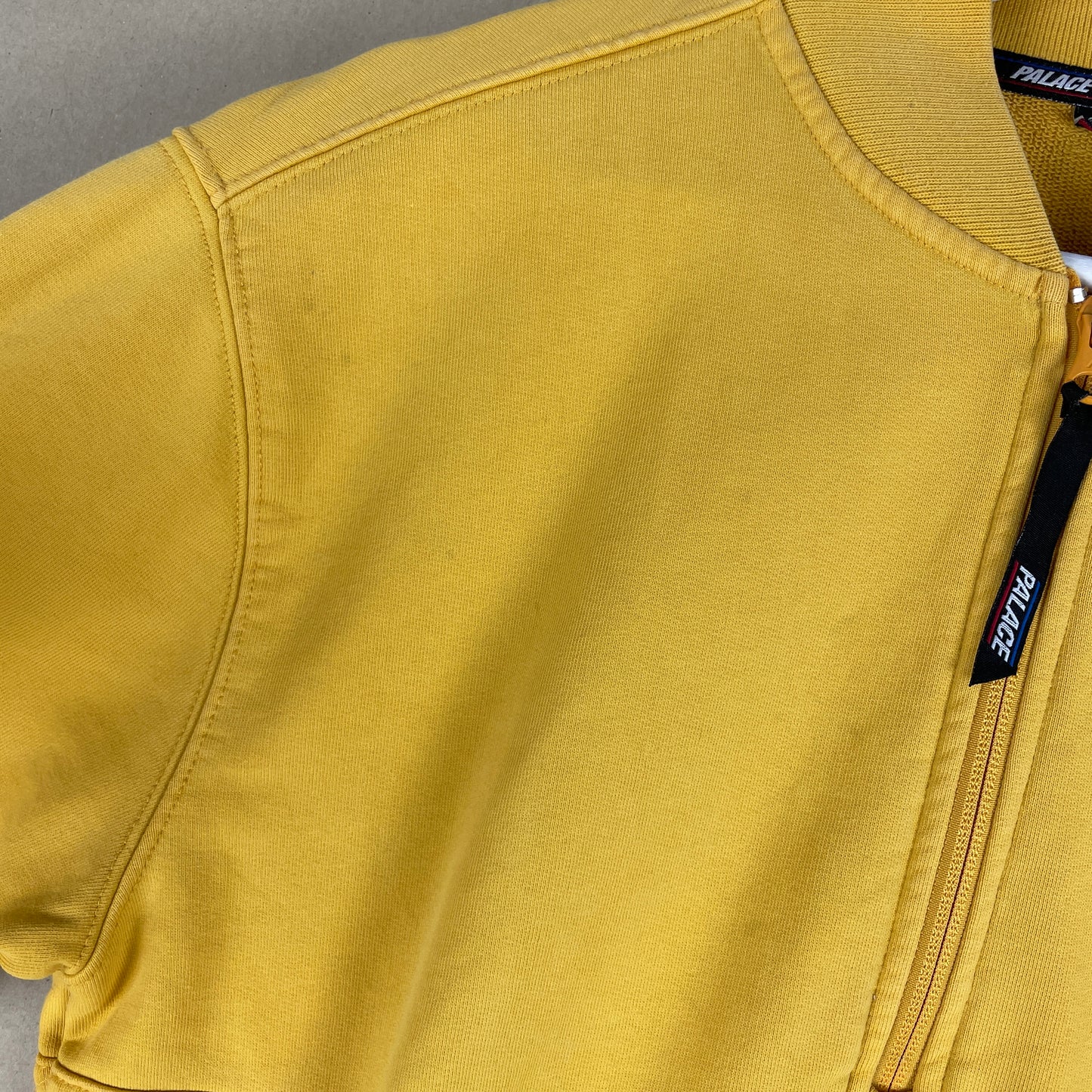 Palace Gul Half Zip Sweatshirt Streetwear Stil