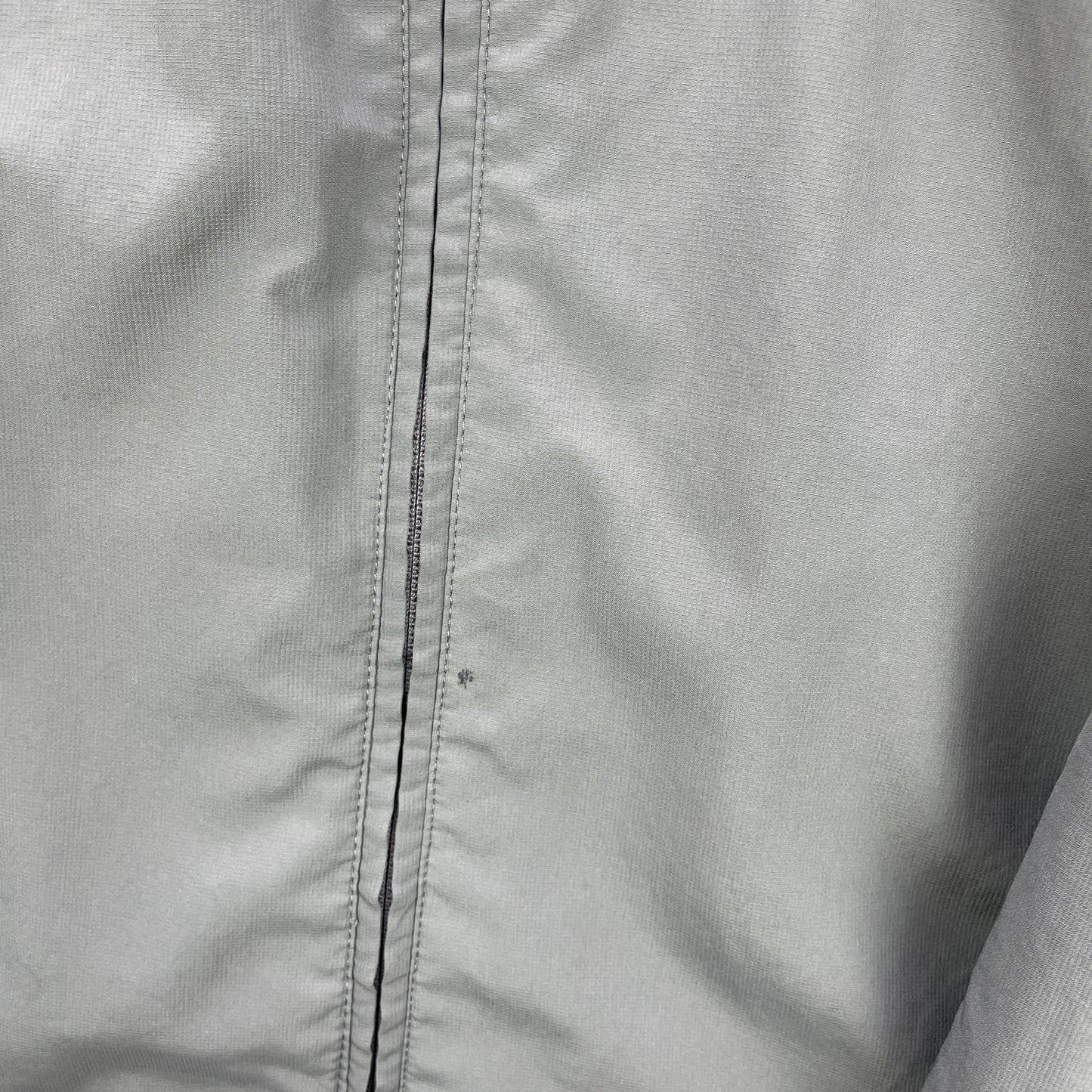 Grå Nike Dri-Fit Træningsjakke Med Hætte Og Sort Kontrastdesign