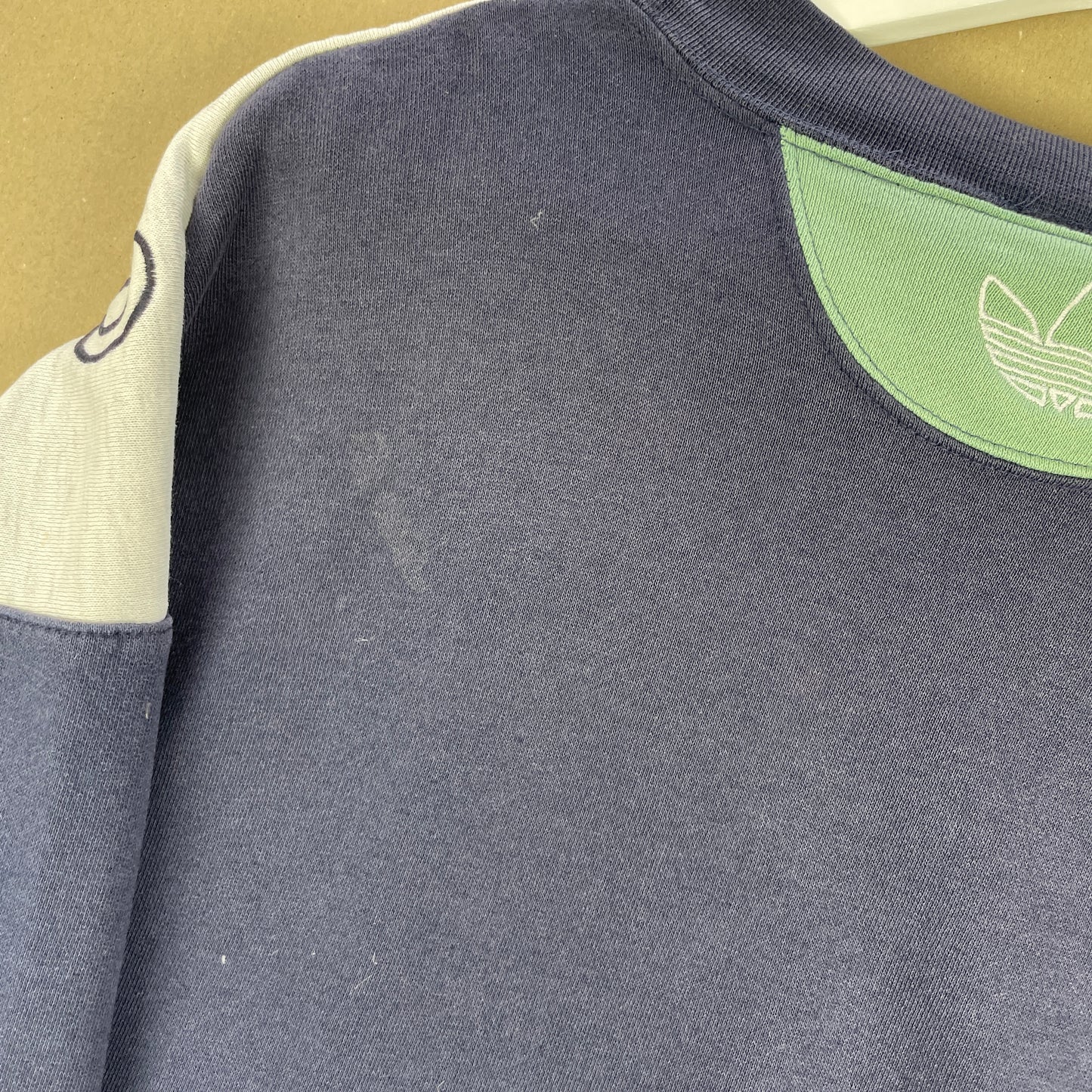 Vintage Navy Og Grå Adidas Sweatshirt – Unikt Delt Design