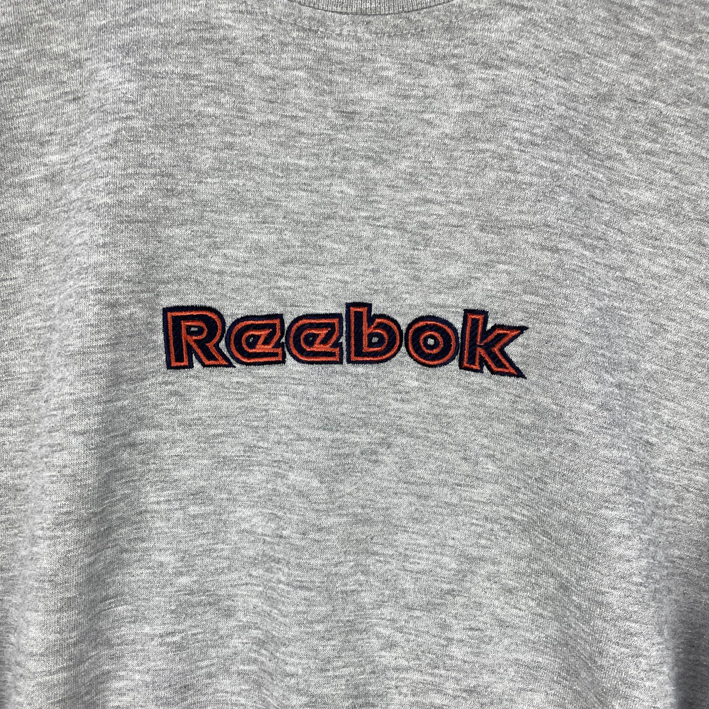 Grå Reebok Essentials Sweatshirt – 90’er Sportswear Vibe
