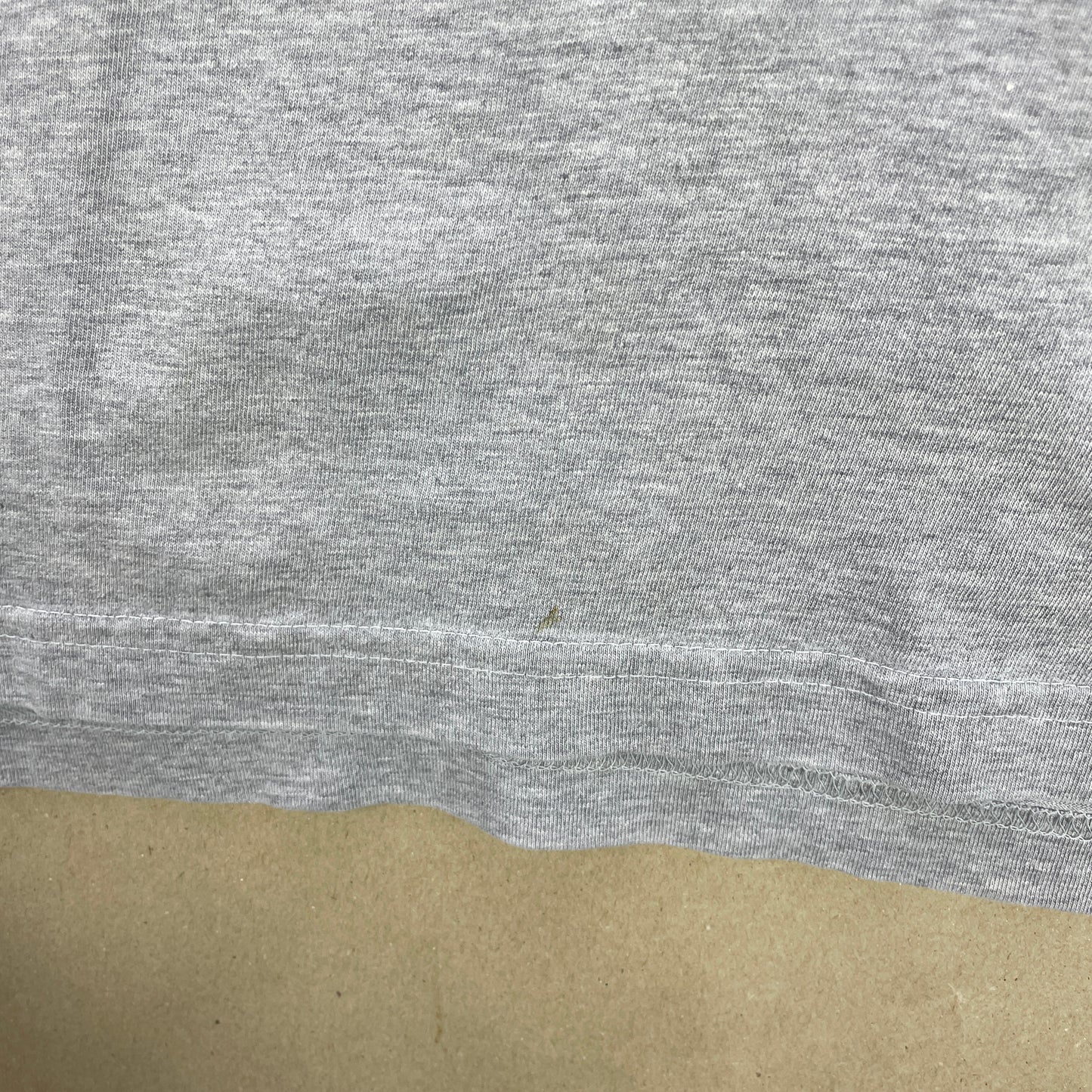 Grå Adidas Equipment T-Shirt – Klassisk 90er Sportsstil