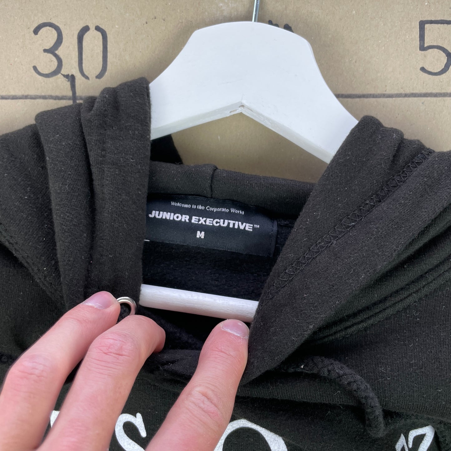 Sort Disco Jazz Hoodie – Minimalistisk Streetwear Statement