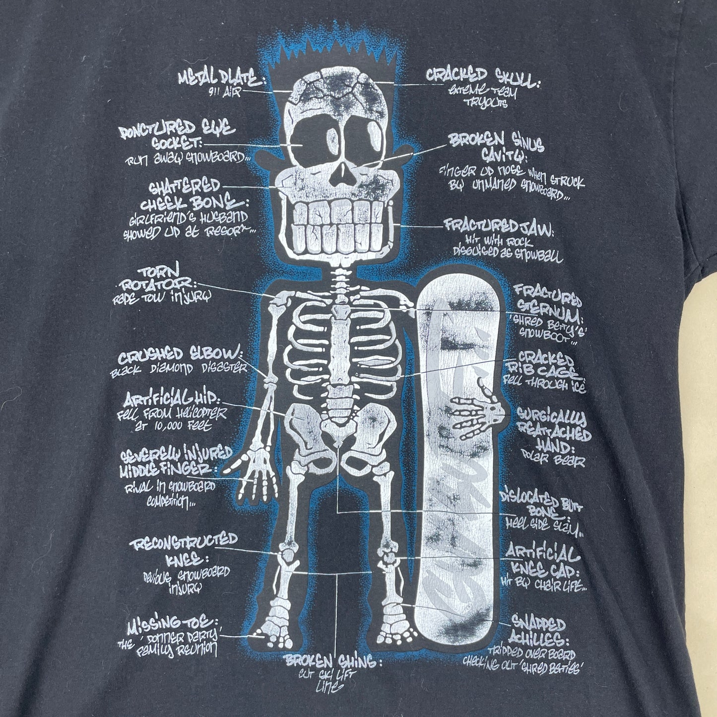Sort Spirit Skeleton Snowboard T-Shirt – Hardcore Snowboarder Grafik