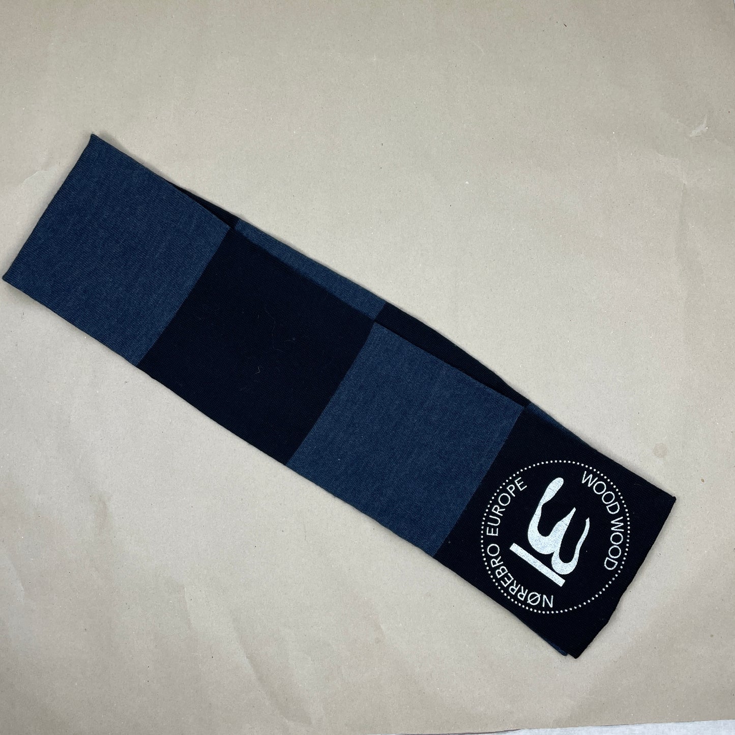 Mørkeblå Og Marineblå Wood Wood Halstørklæde – Nørrebro Europe Print