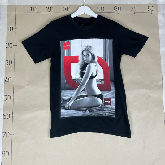 Sort Vintage TMLS Pin-Up Graphic T-Shirt