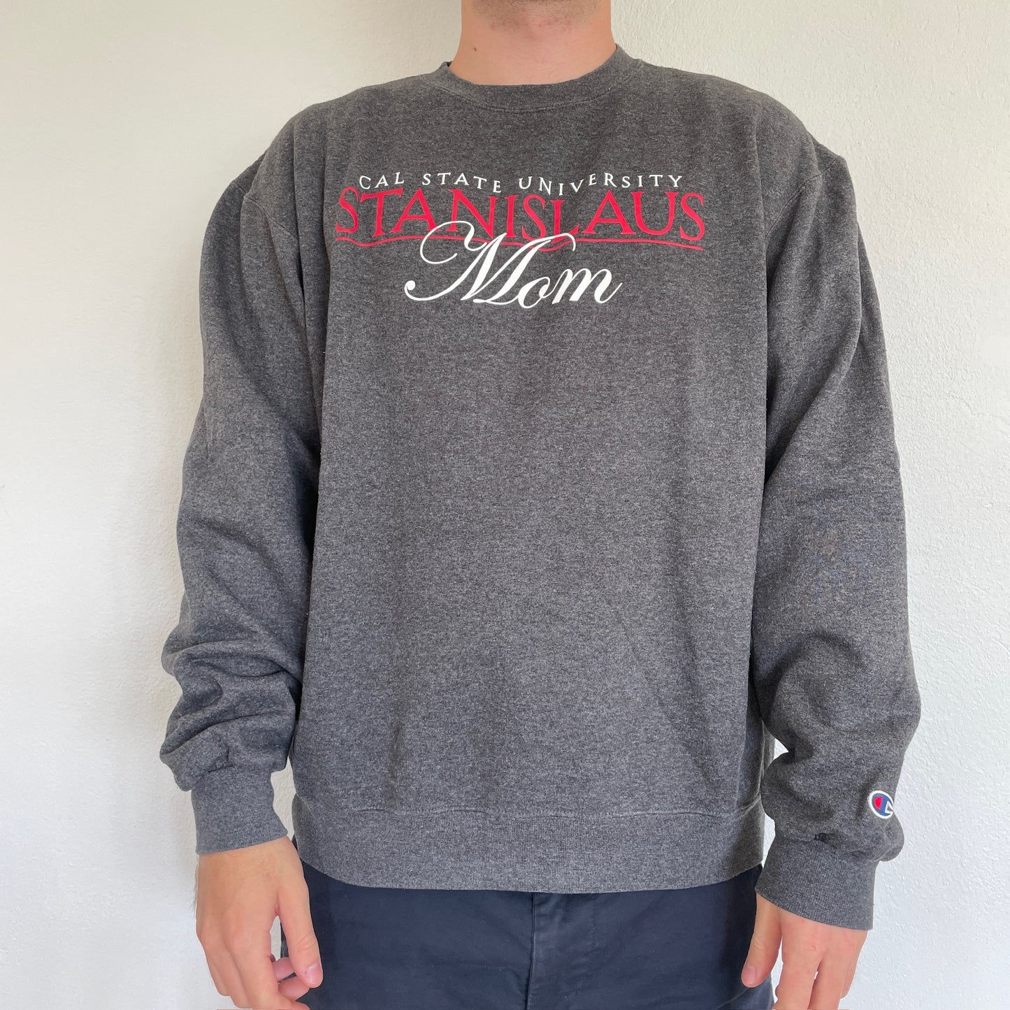 Grå "Stanislaus Mom" Champion Sweatshirt