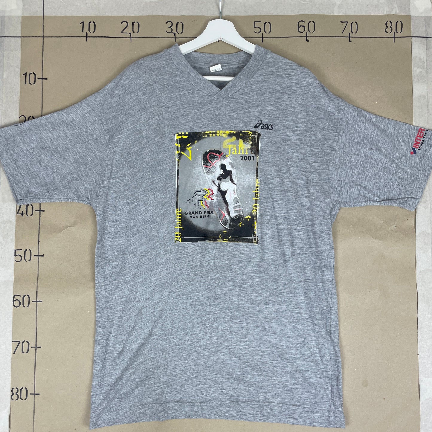 Grå ASICS Equipment T-Shirt Med Frontprint