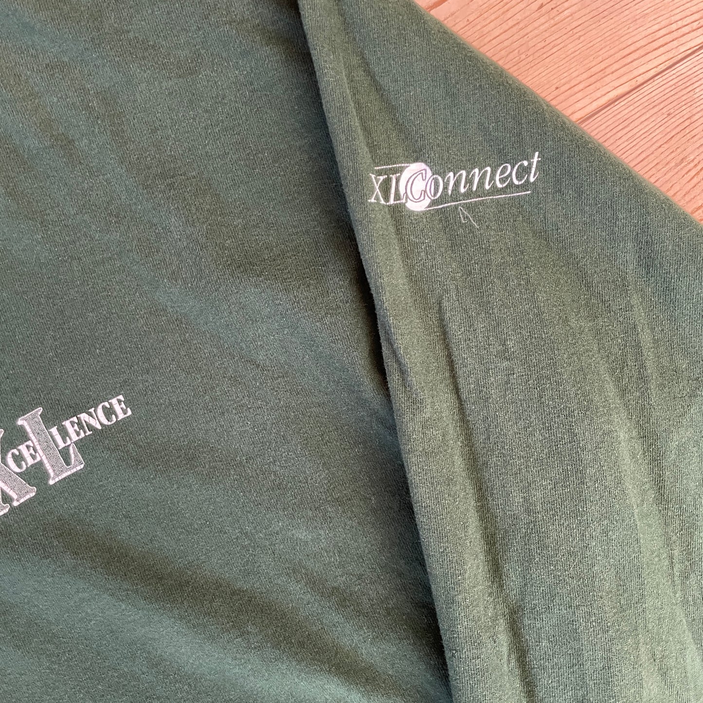 Mørkegrøn Vintage Longsleeve Med Broderede Logos – XL Source / XL Connect