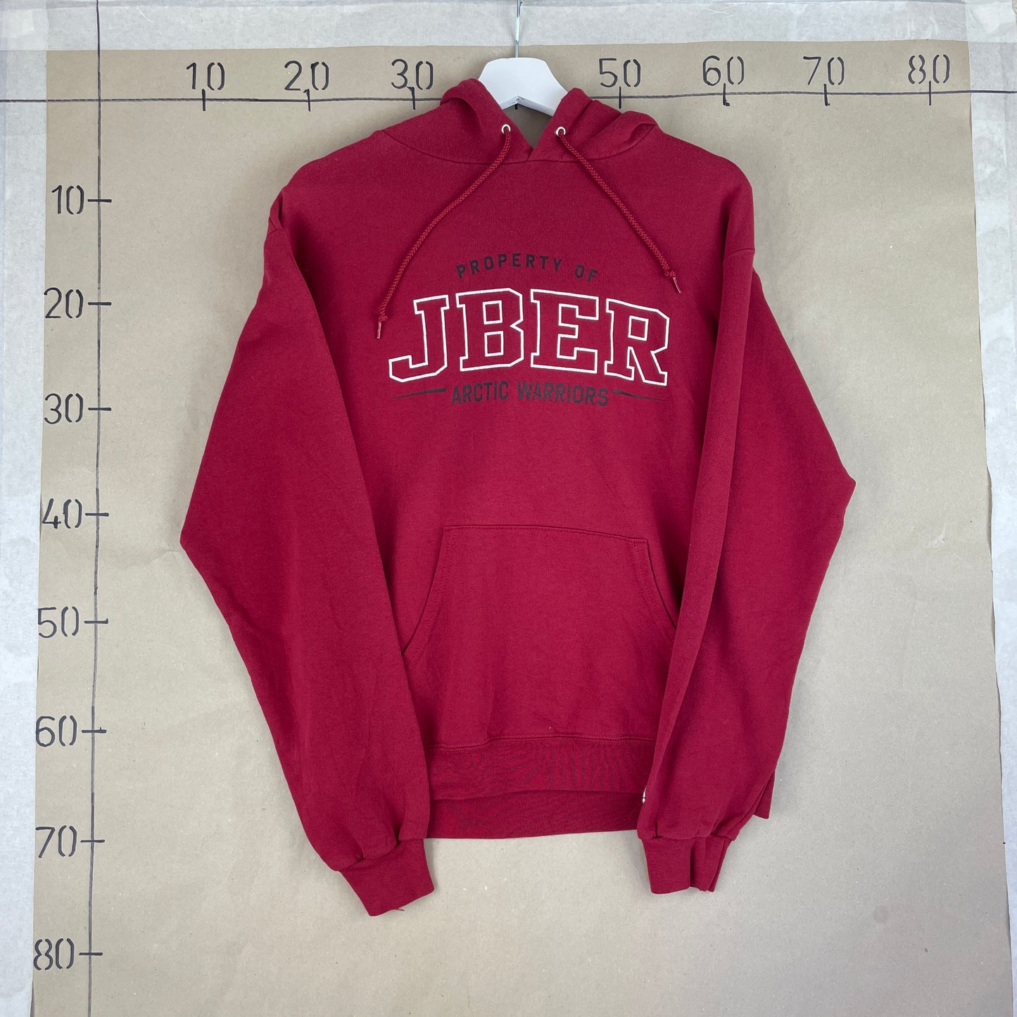 Bordeaux Vintage Champion Hoodie Med “PROPERTY OF JBER” Frontprint Og Kængurulomme