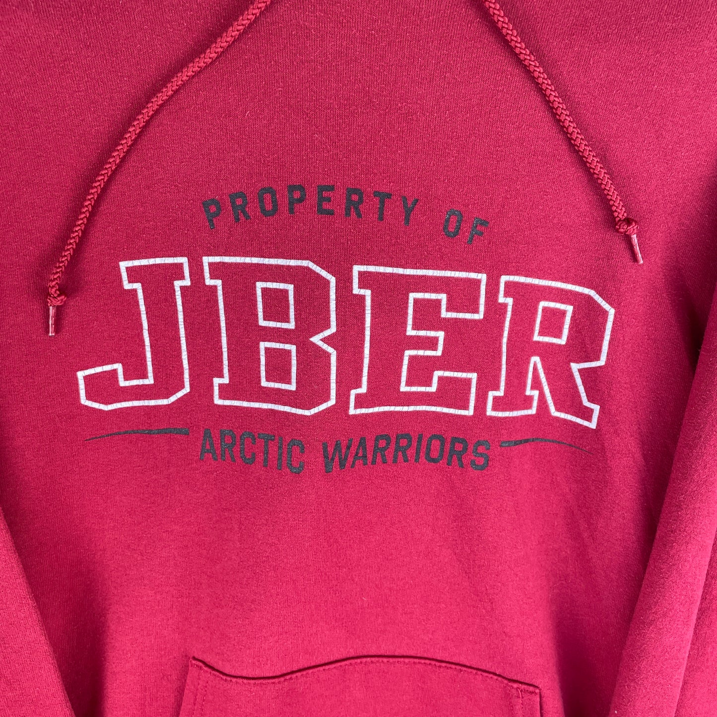 Bordeaux Vintage Champion Hoodie Med “PROPERTY OF JBER” Frontprint Og Kængurulomme