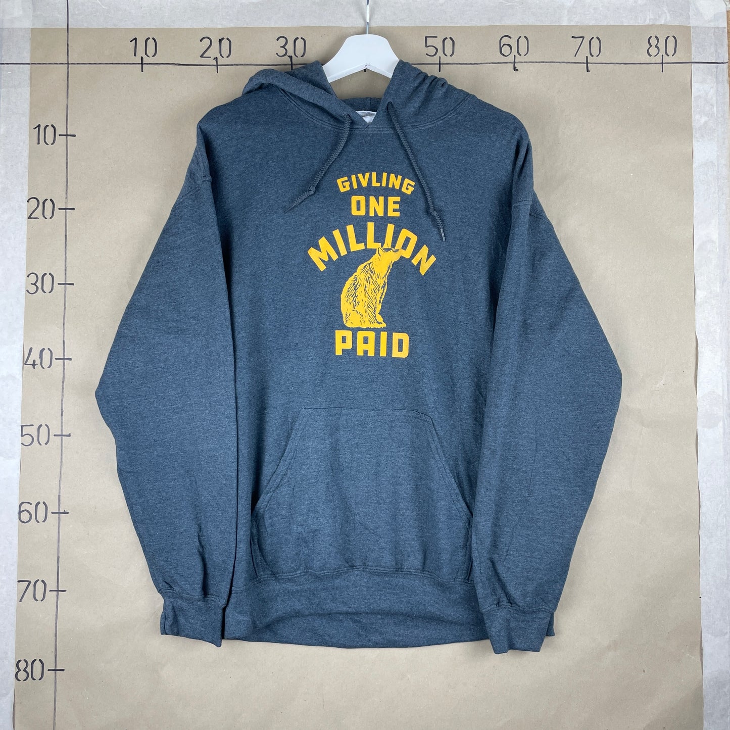 Grå Vintage Giving One Million Paid Hoodie