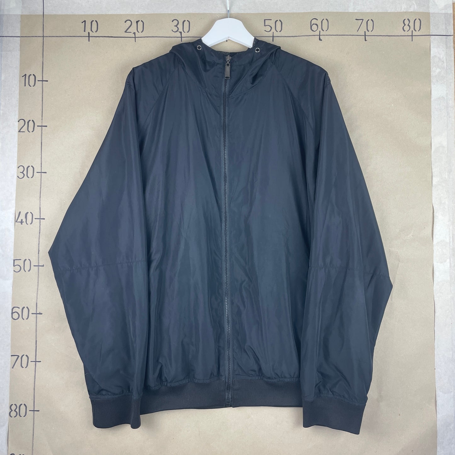 Sort Lightweight Windbreaker Minimalistisk Jakke